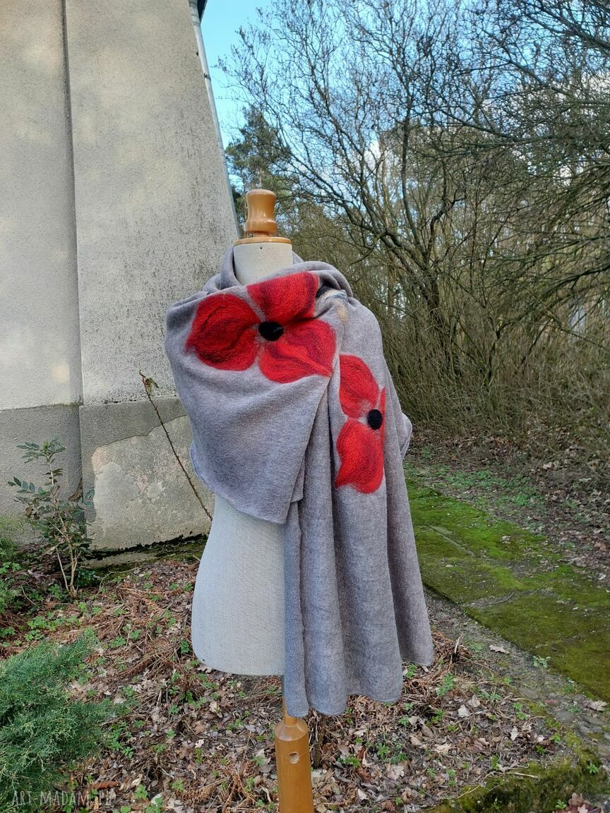 Beżowy długi komin-szal z wełny merynosów - boho handmade