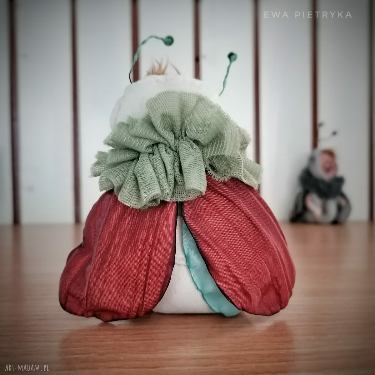 Beżowy Żuczek - artystyczna lalka kolekcjonerska (Ewa Pietryka)