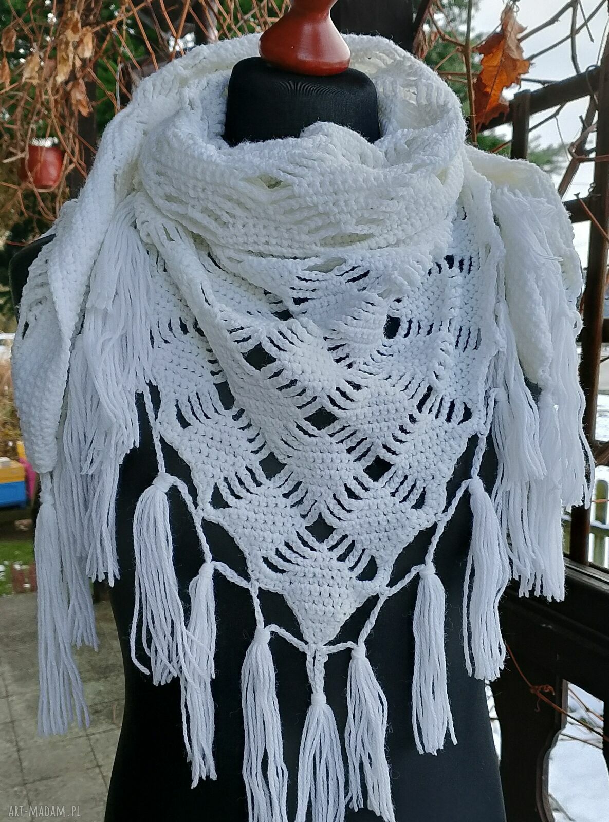 Biała chusta z frędzlami - ręcznie robiona narzutka 170x70 cm