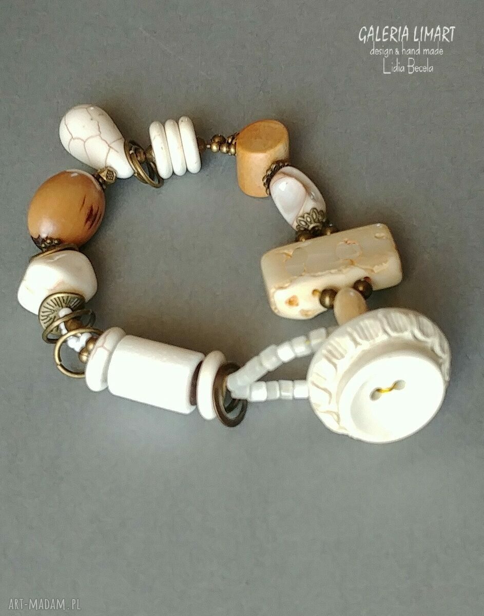 Biała bransoletka boho z minerałów - unikat handmade zapinany na ozdobny guzik