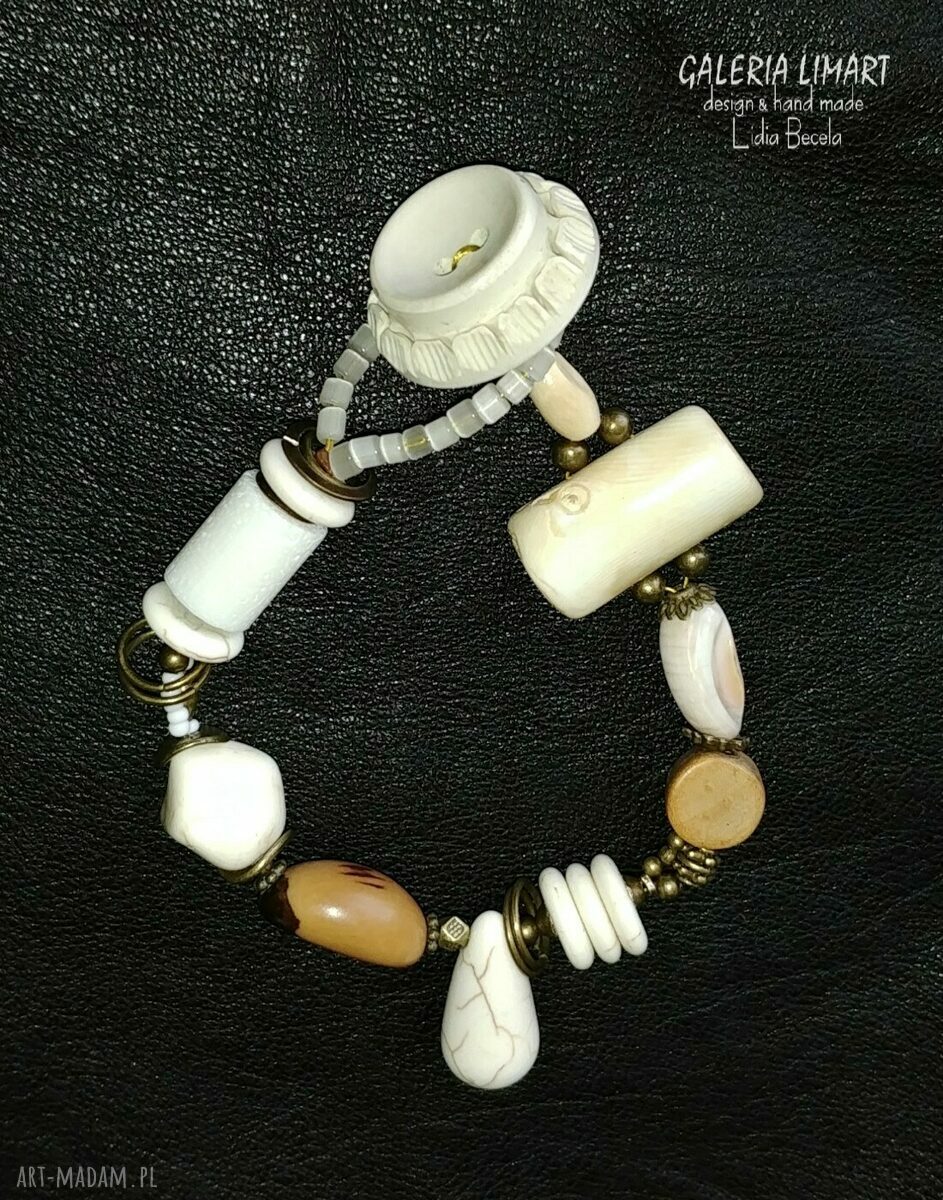 Biała bransoletka boho z minerałów - unikat handmade zapinany na ozdobny guzik