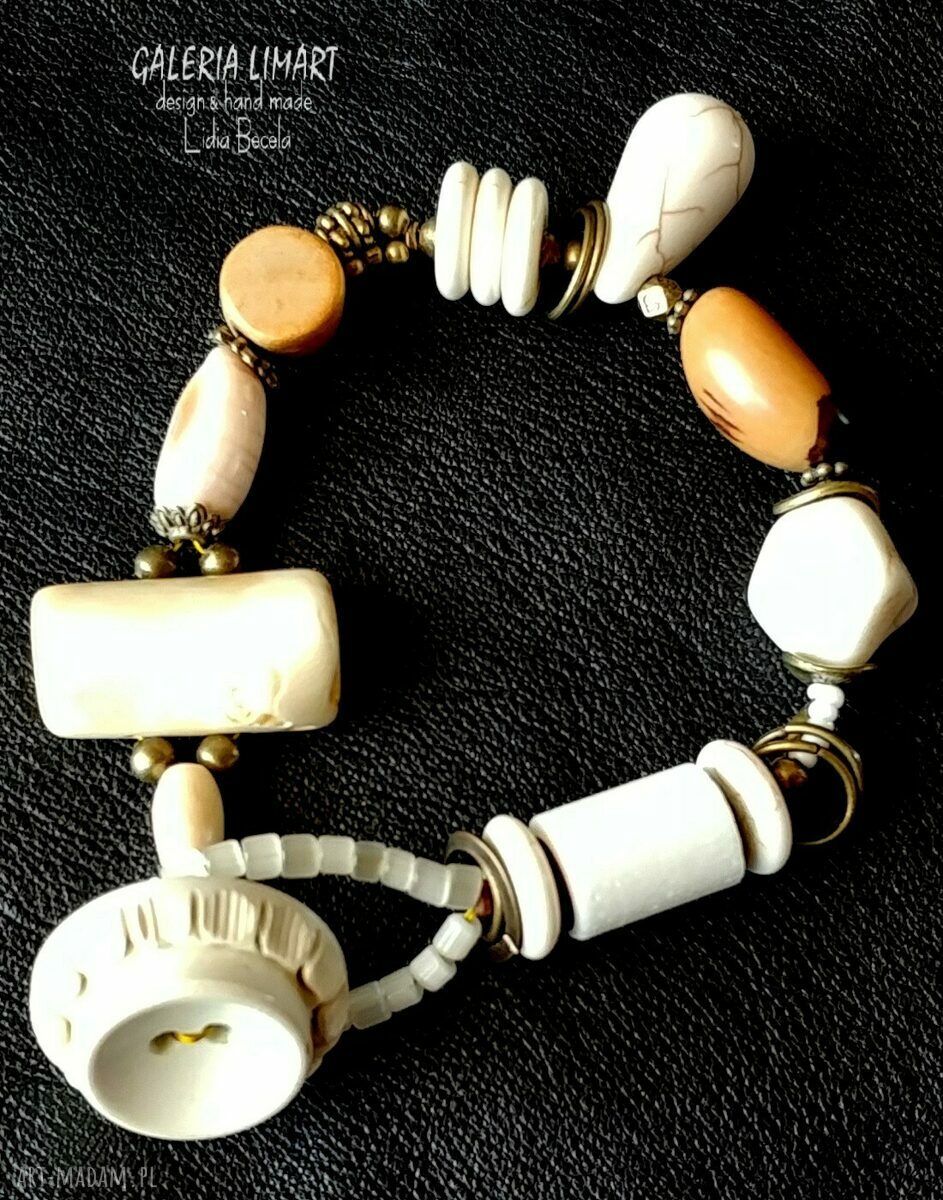 Biała bransoletka boho z minerałów - unikat handmade zapinany na ozdobny guzik