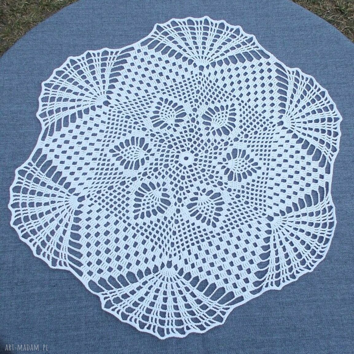 Biała serweta geometryczna 36,5 cm - vintage, szydełkowa z bawełny i krochmalona