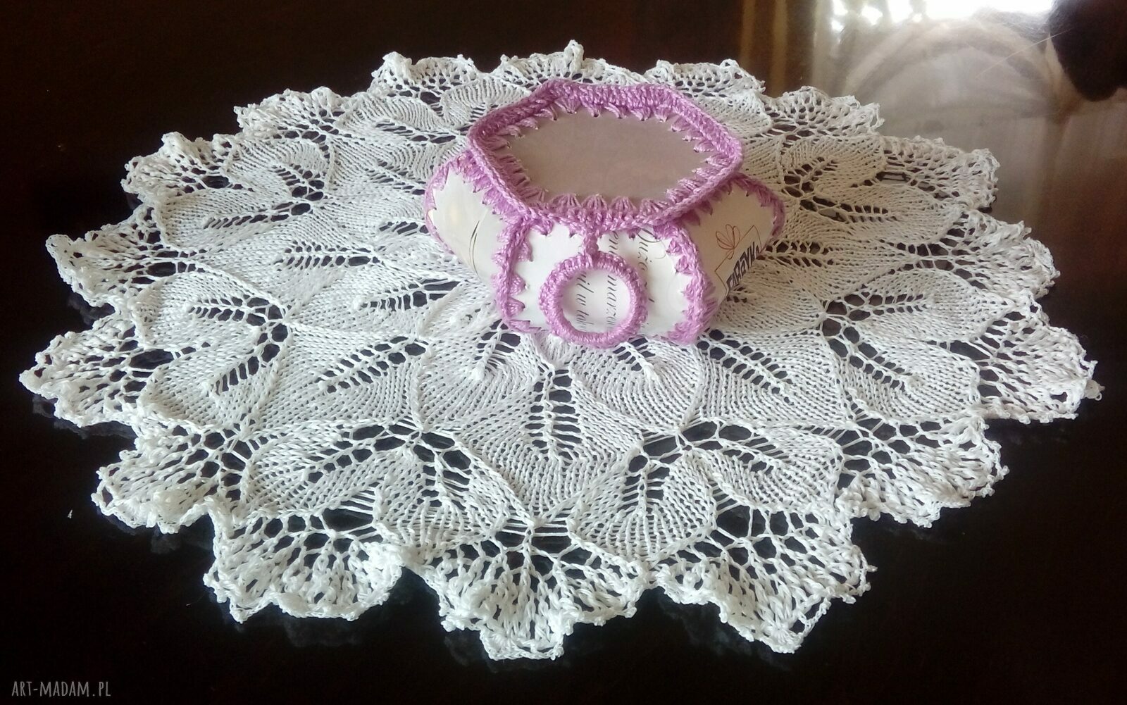 Biała serwetka na drutach z kordonka - koronka 3D 42 cm