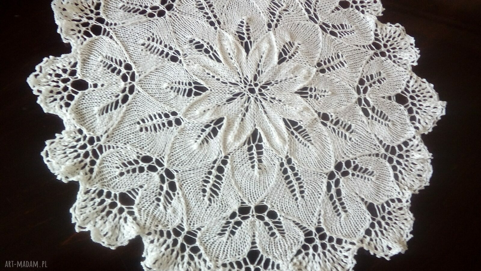 Biała serwetka na drutach z kordonka - koronka 3D 42 cm