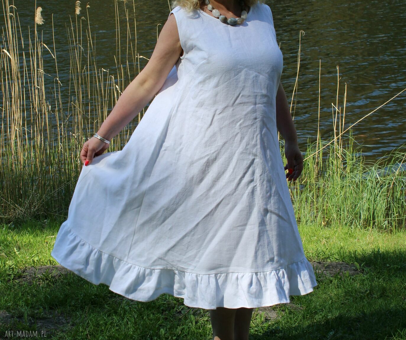 Biała lniana sukienka długa OVERSIZE z falbaną - 100% len