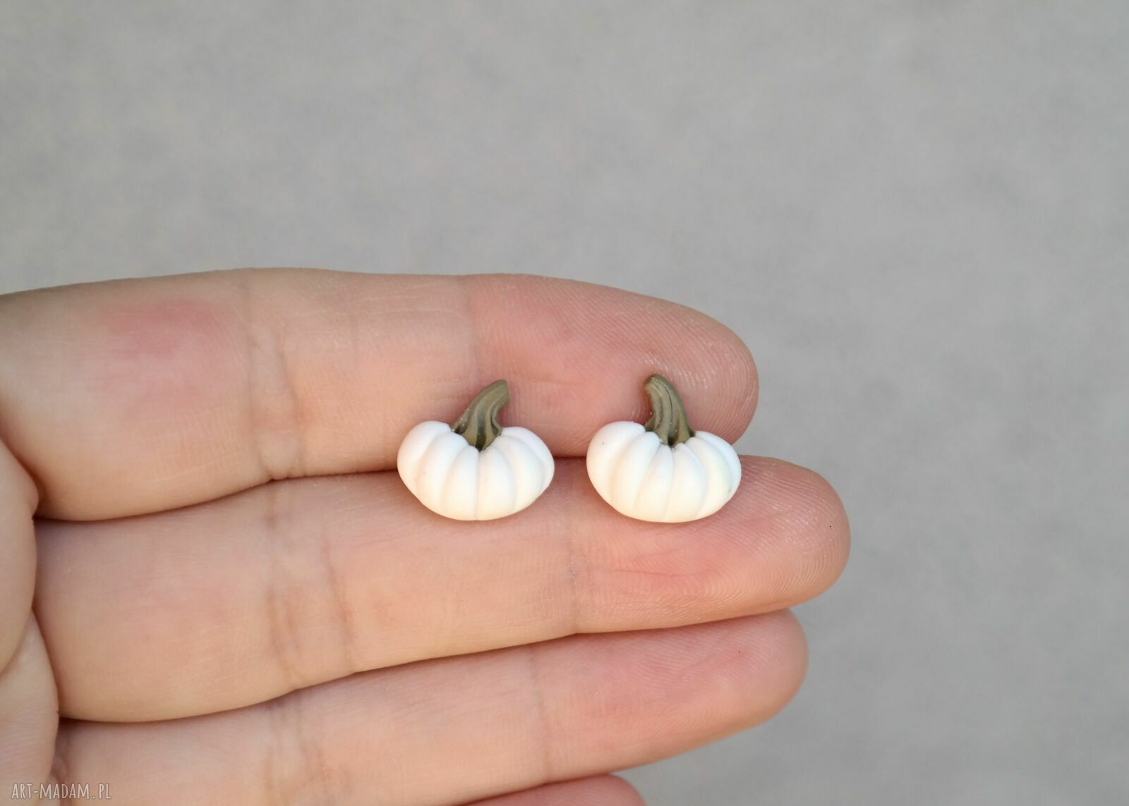 Białe dynie - minimalistyczne kolczyki sztyfty handmade na jesień i Halloween