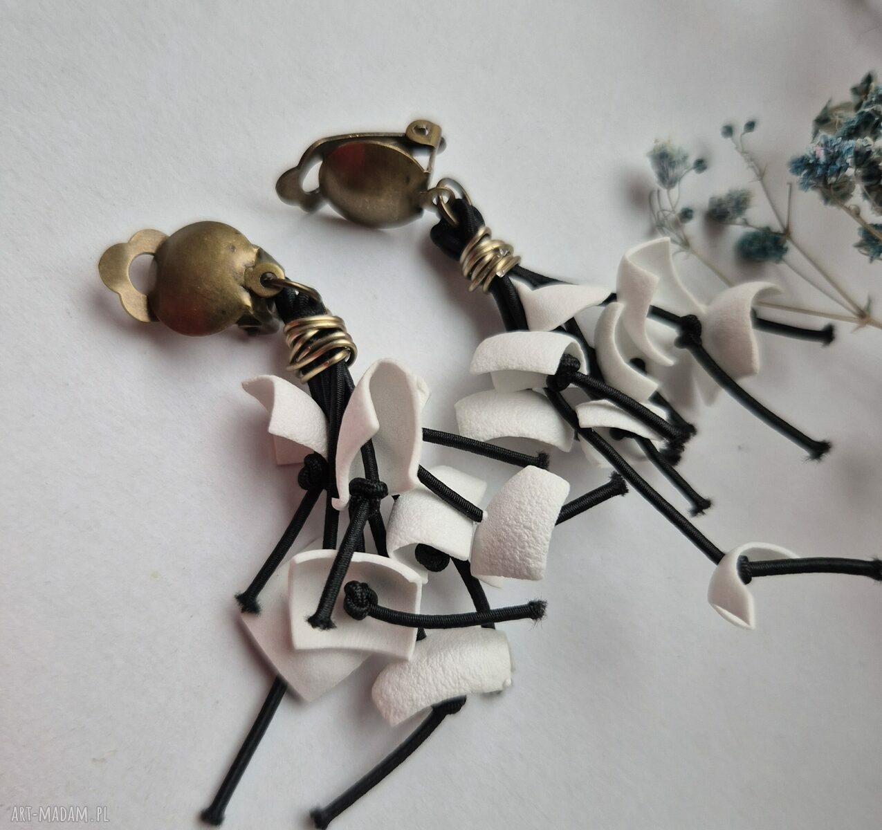 Klipsy białe kwiaty - leciutkie klipsy handmade boho