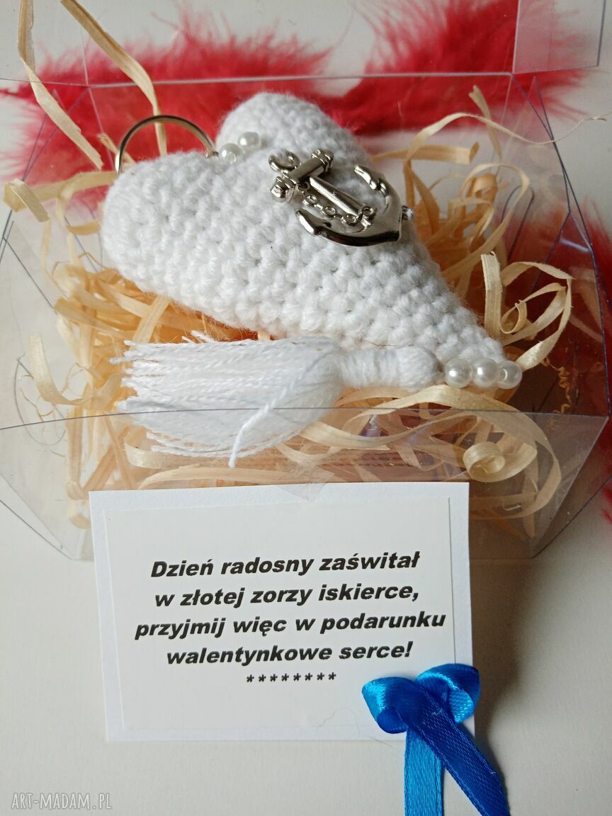 Białe serce breloczek szydełkowy z kotwicą - prezent dla zakochanych na Walentynki