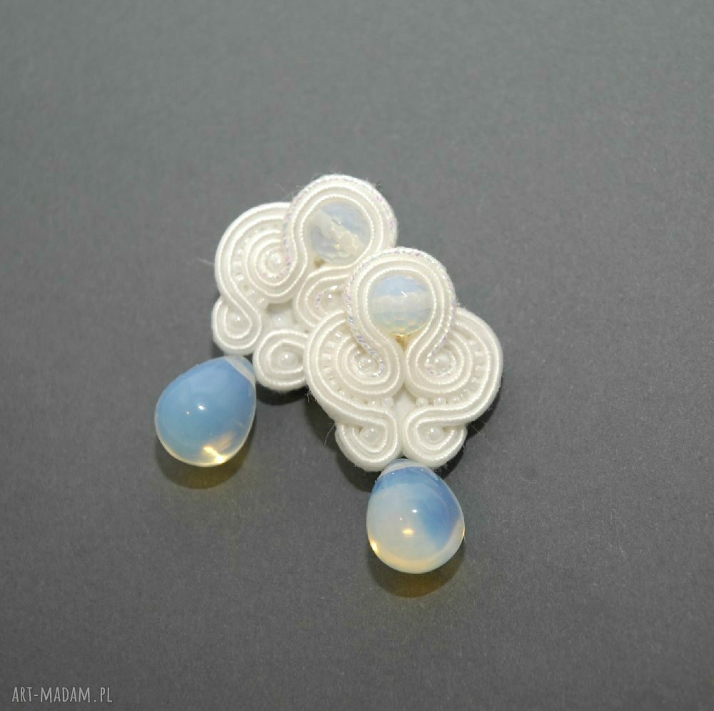 Białe kolczyki sutasz eleganckie - ślubne, wiszące (ok. 4 cm)