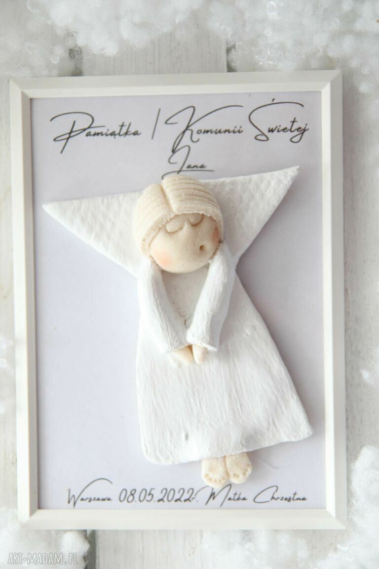 Biały Aniołek dla chłopczyka w ramce 13x18 cm - pamiątka komunii i chrztu