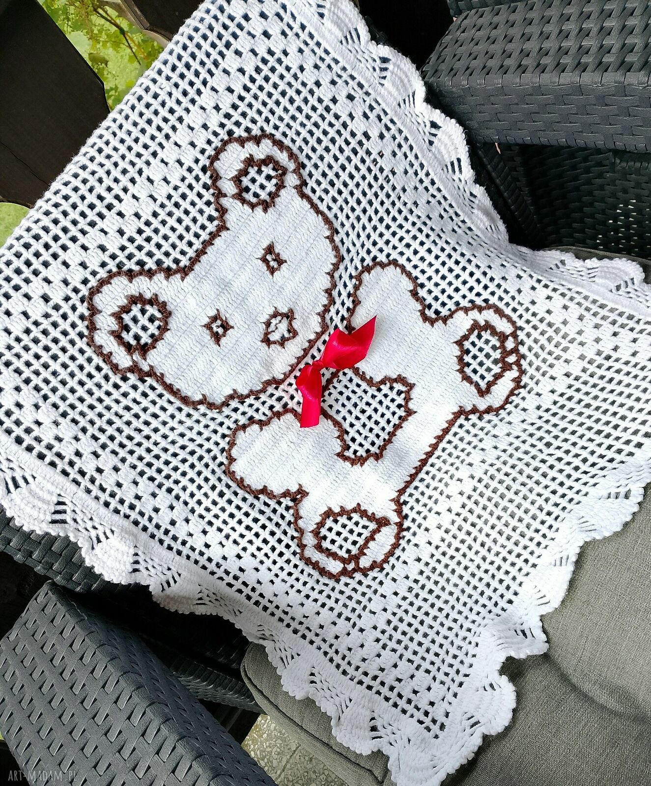 Biały kocyk z misiem dla dziecka do wózka - ręcznie wykonany 50x70 cm