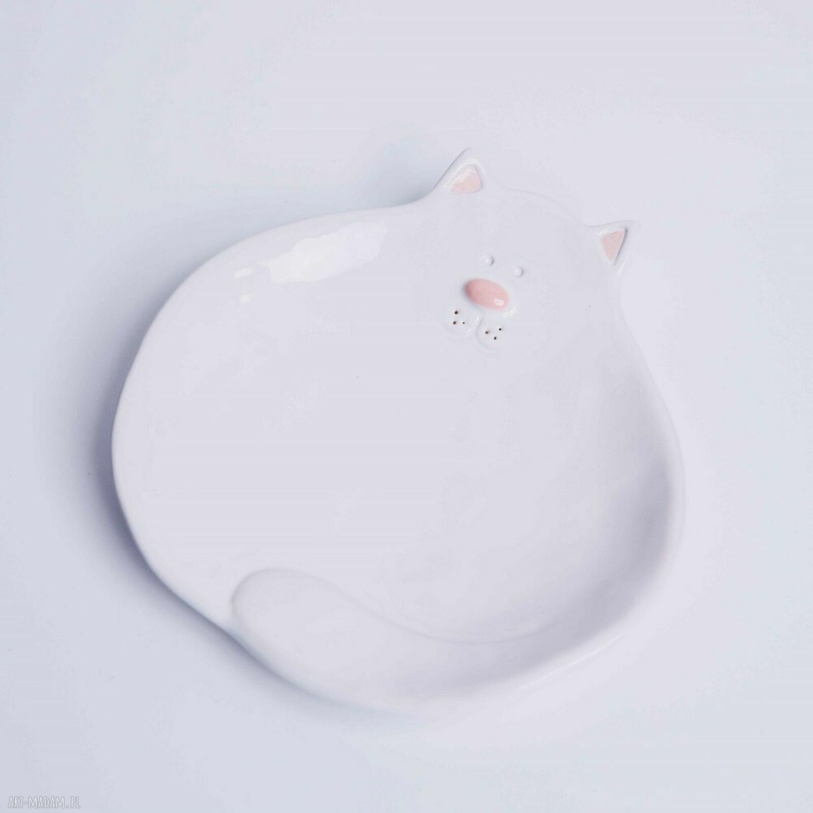 Biały talerzyk deserowy w kształcie kota - rękodzieło Lamabo Ceramics