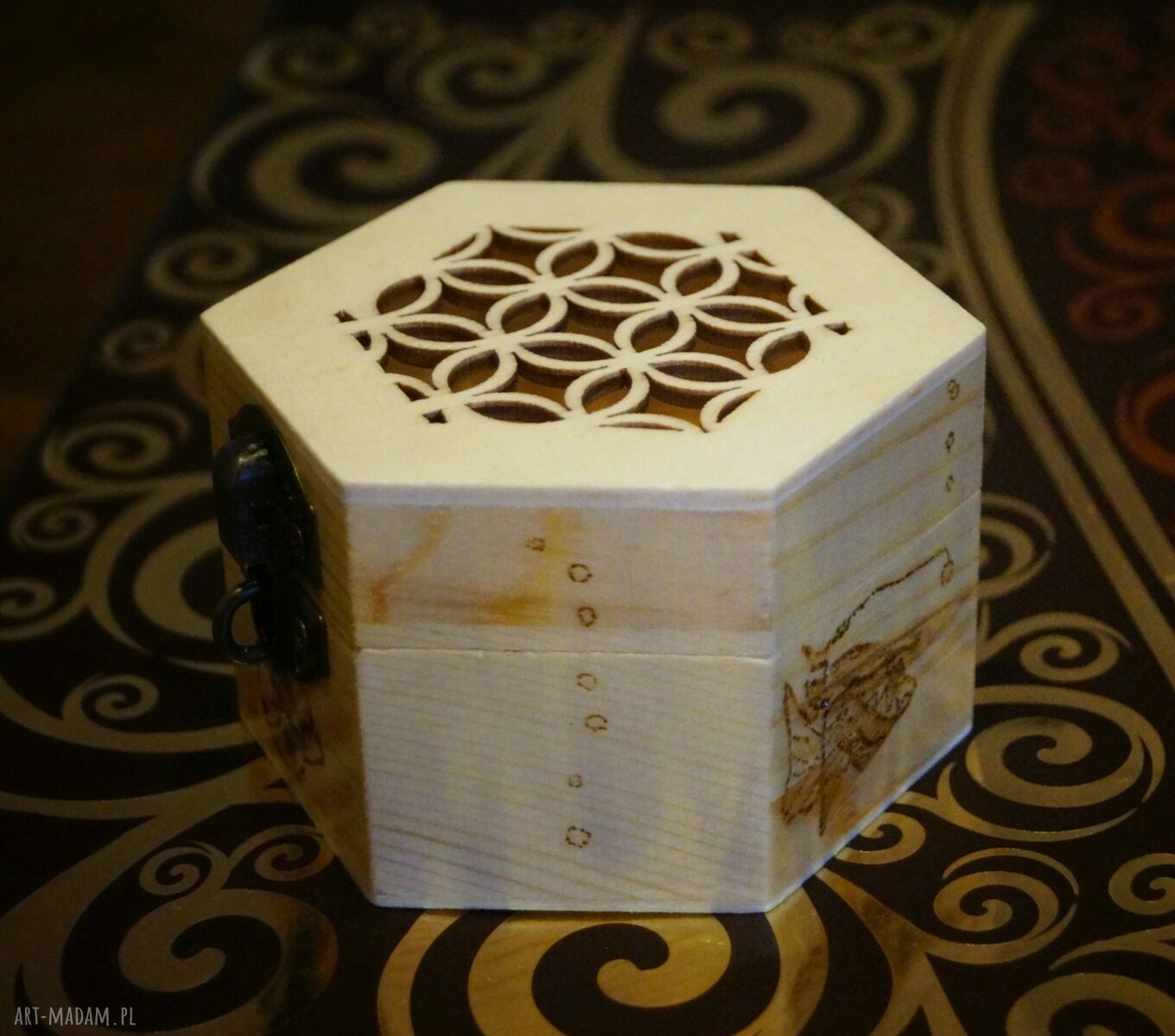 pudełka: Rybcia drewniane sześciokątne puzderko ręcznie wypalane zrobione