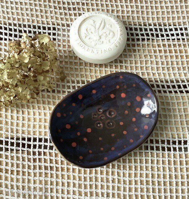 Mydelniczka biedroneczki w kropeczki - ceramiczne akcesorium łazienkowe