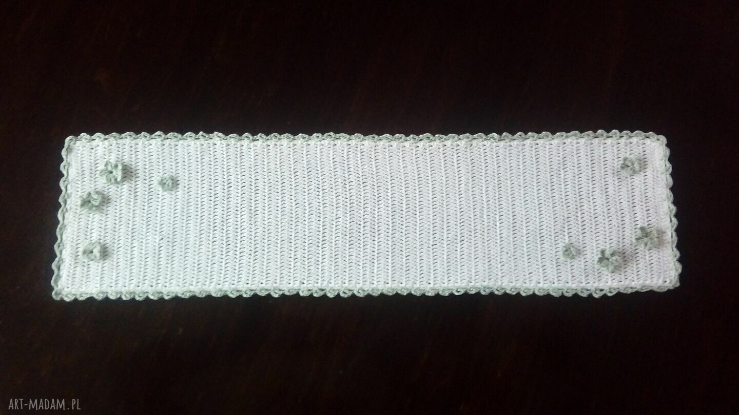 Bieżnik Majowy biało-miętowy 60x16 cm z kwiatami - rękodzieło z bawełny