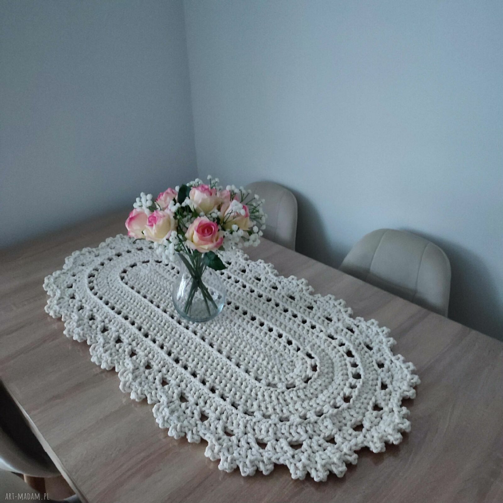 Bieżnik owalny szydełkowy ze sznurka bawełnianego 50 x 100 cm