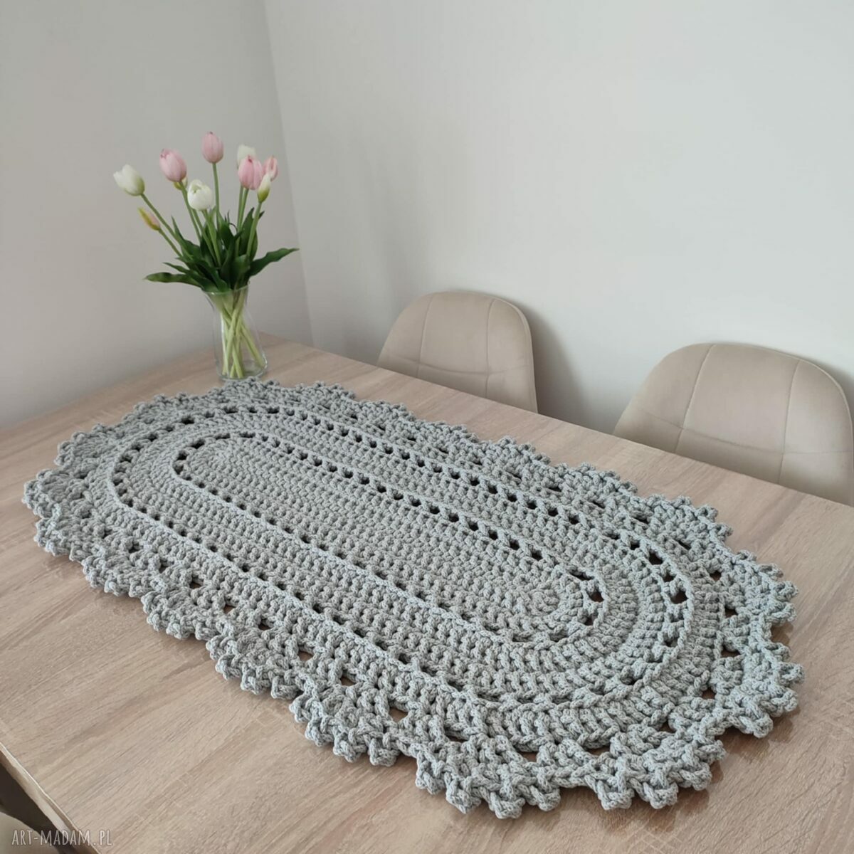 Ręcznie robiony owalny bieżnik szydełkowy 50x100 cm ze sznurka bawełnianego