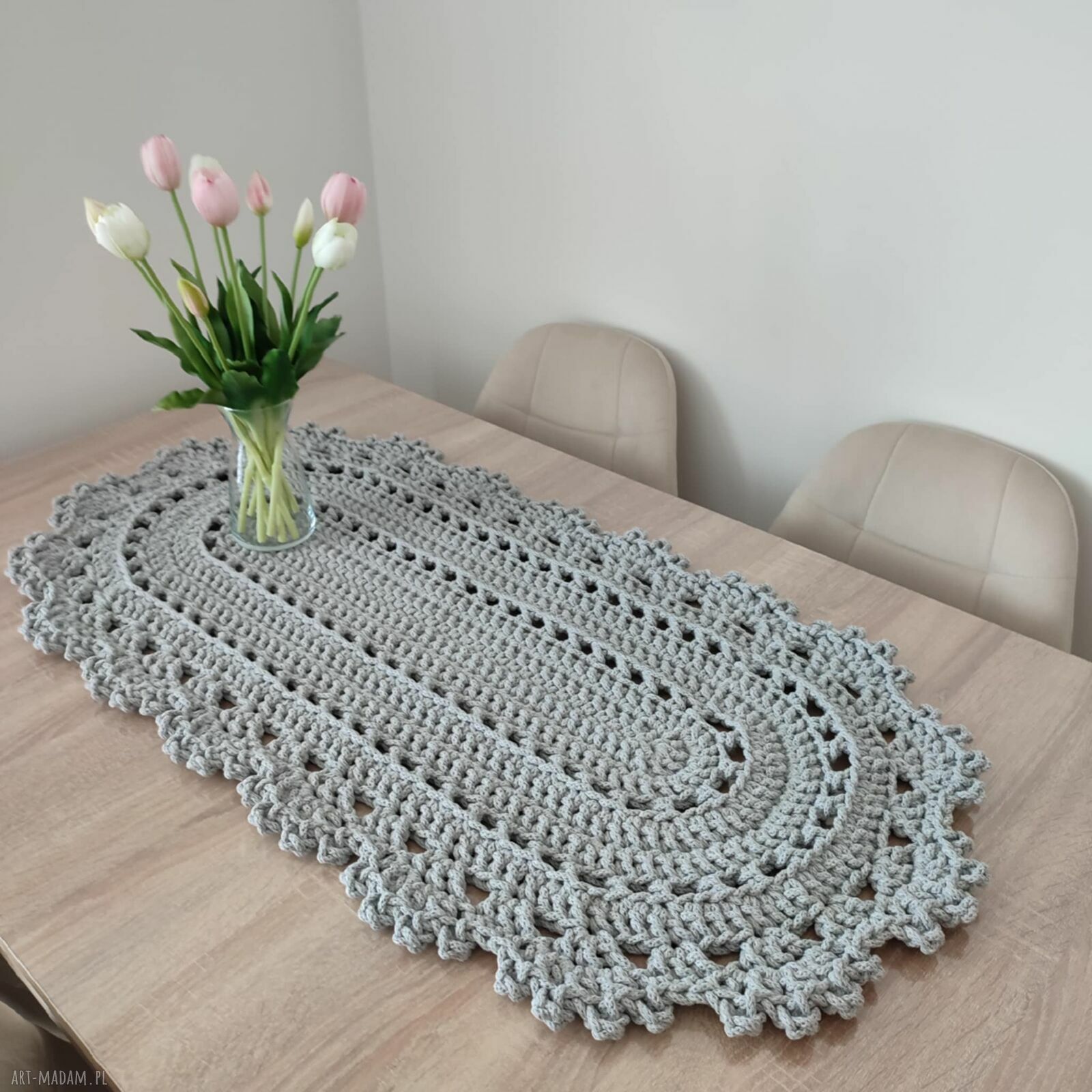 Ręcznie robiony owalny bieżnik szydełkowy 50x100 cm ze sznurka bawełnianego