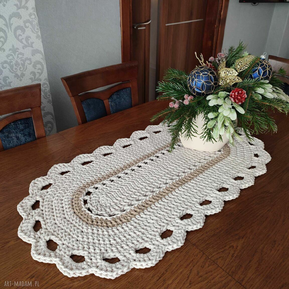 Ręcznie szydełkowany bieżnik owalny boho 50x100 cm