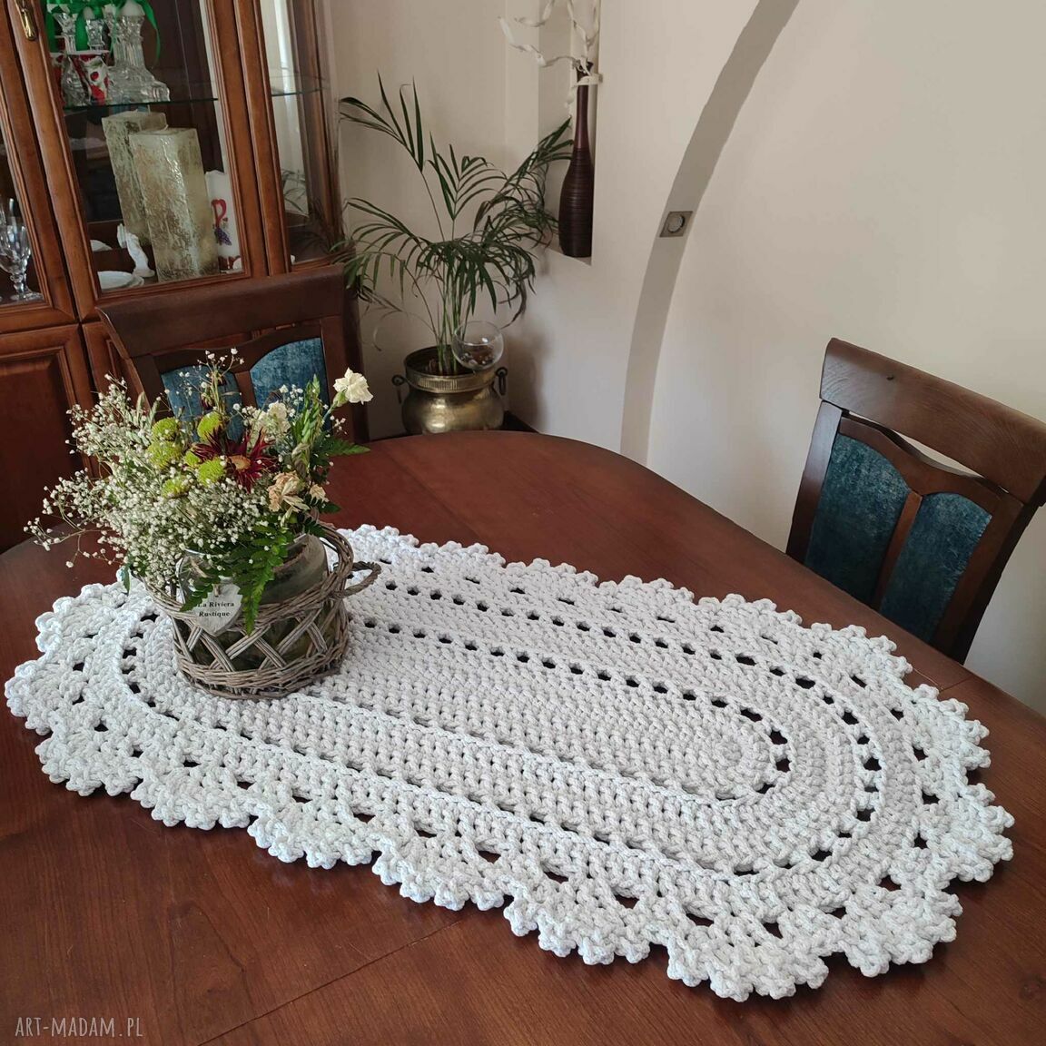 Bieżnik owalny ze sznurka szydełkowy 50x100 cm do jadalni