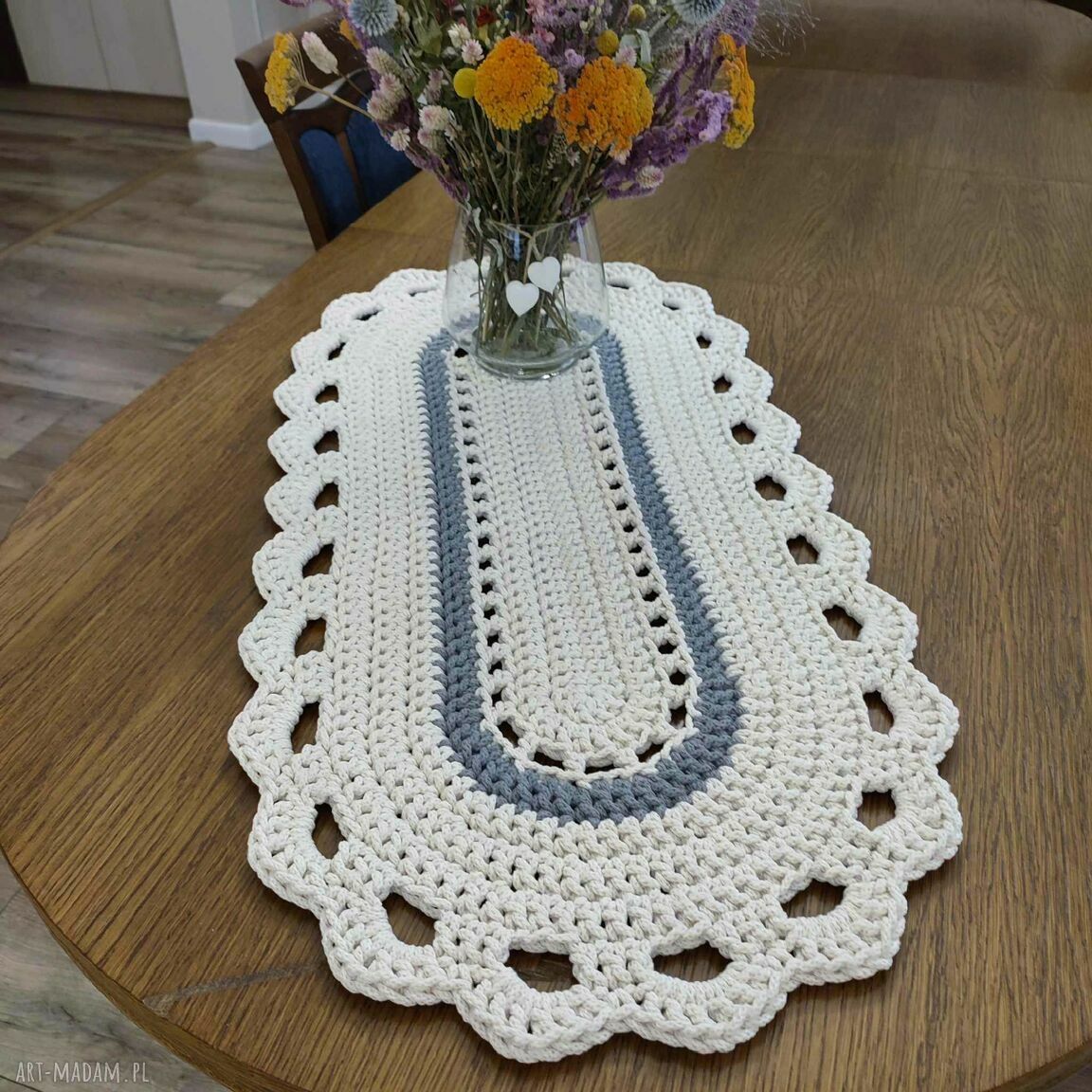 Ręcznie robiony bieżnik owalny 50x100 cm szydełkowany ze sznurka bawełnianego