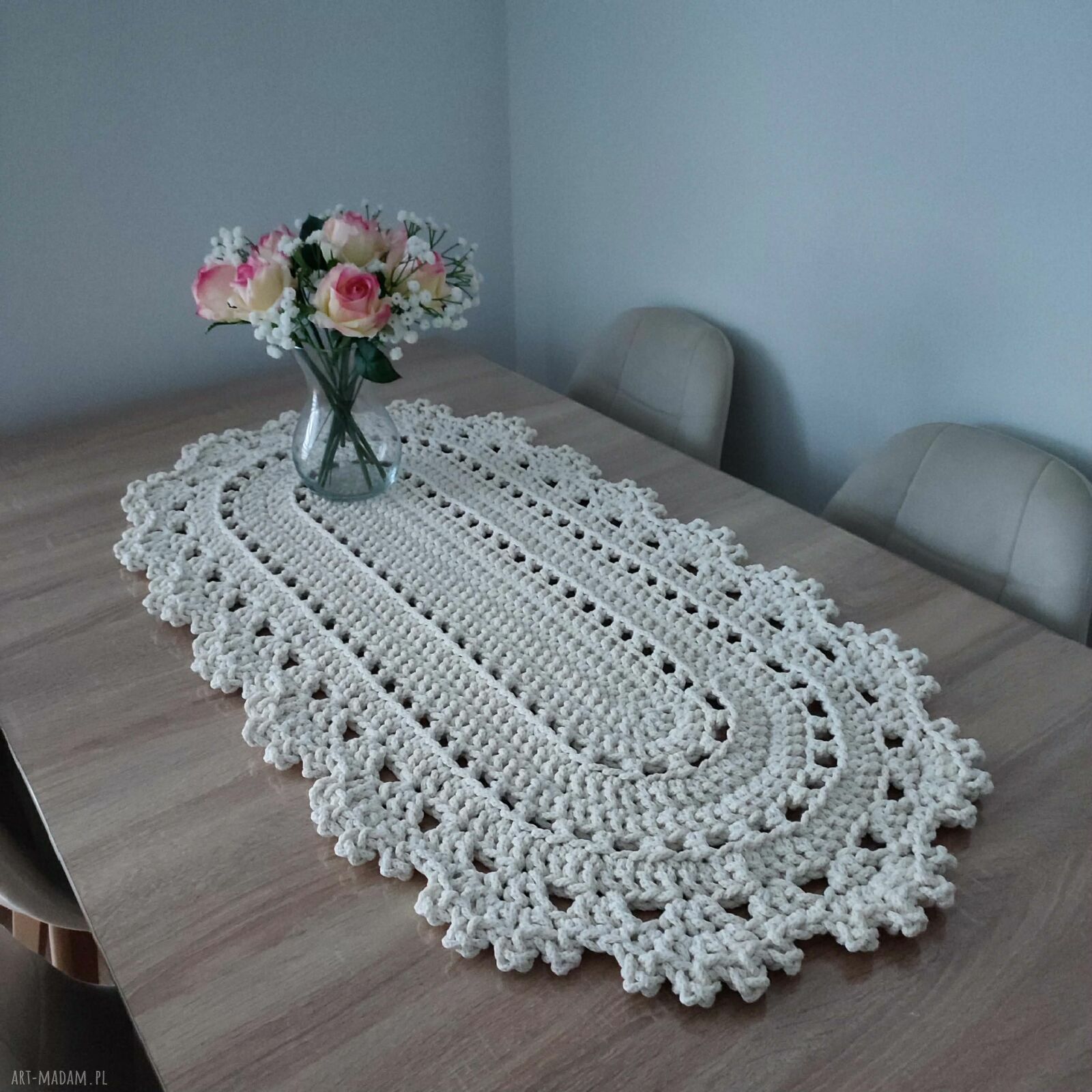 Bieżnik owalny szydełkowy ze sznurka bawełnianego 50 x 100 cm