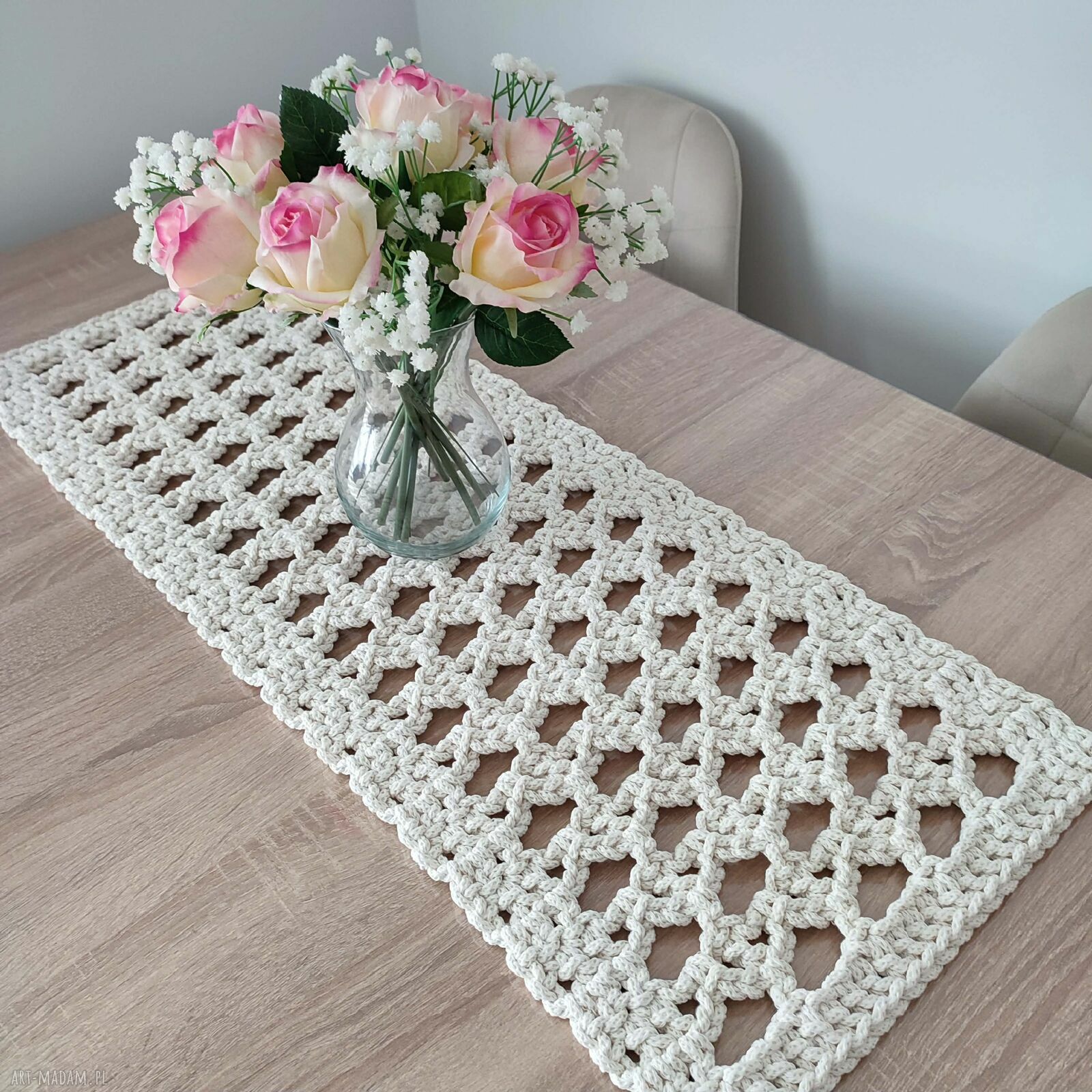 Ręcznie robiony bieżnik prostokątny 32x88 cm ze sznurka szydełkowego