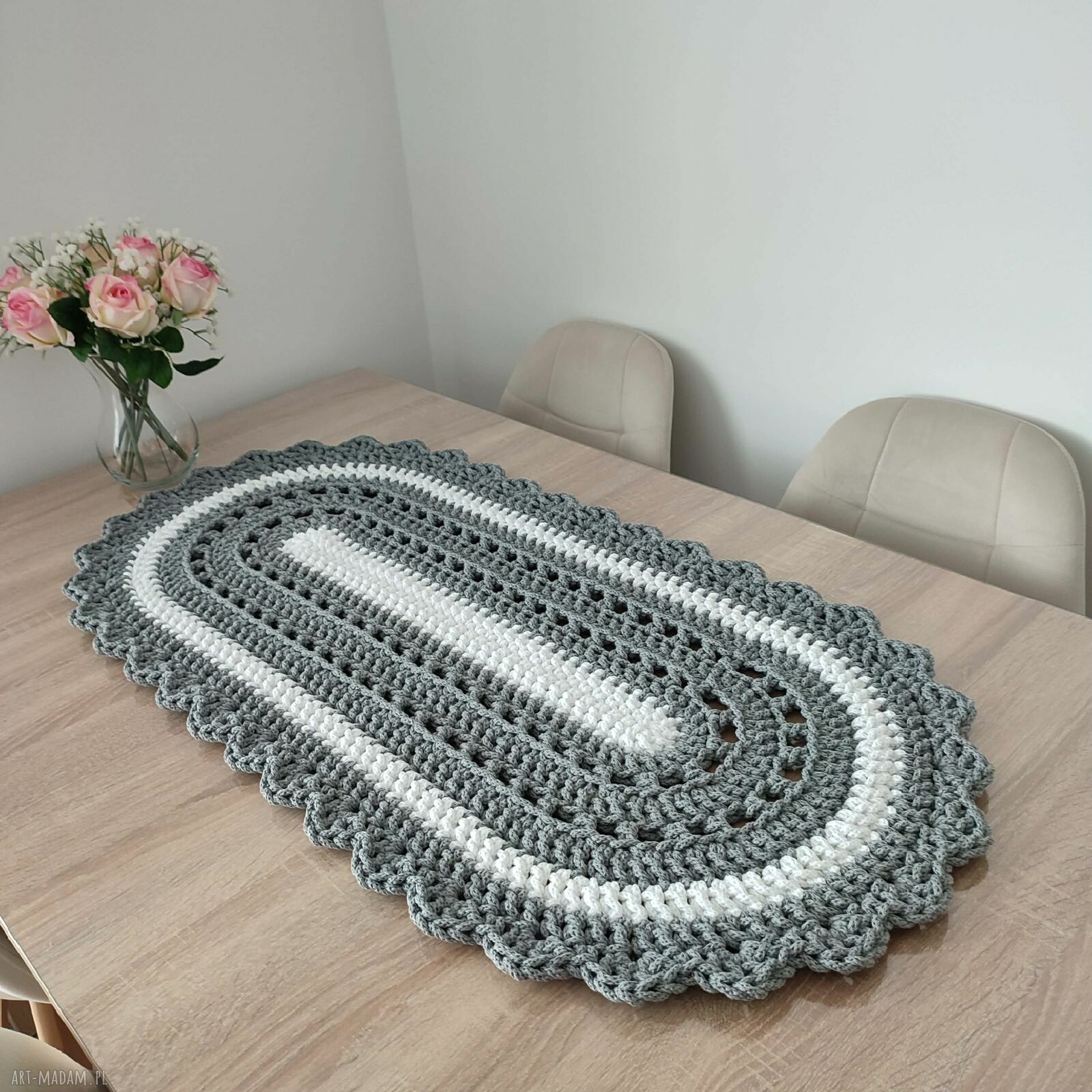 Ręcznie szydełkowany bieżnik owalny 50x100 cm ze sznurka bawełnianego