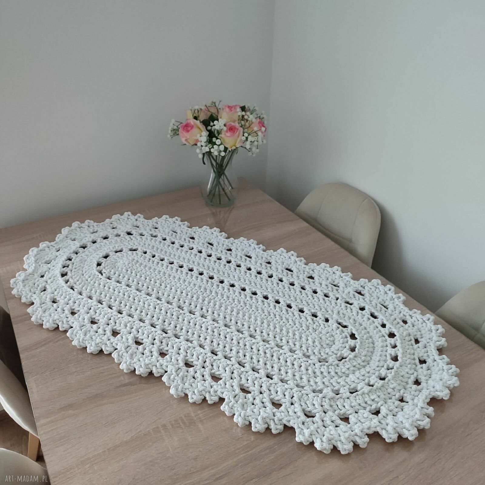 Ręcznie robiony bieżnik szydełkowy 50x95 cm ze sznurka bawełnianego