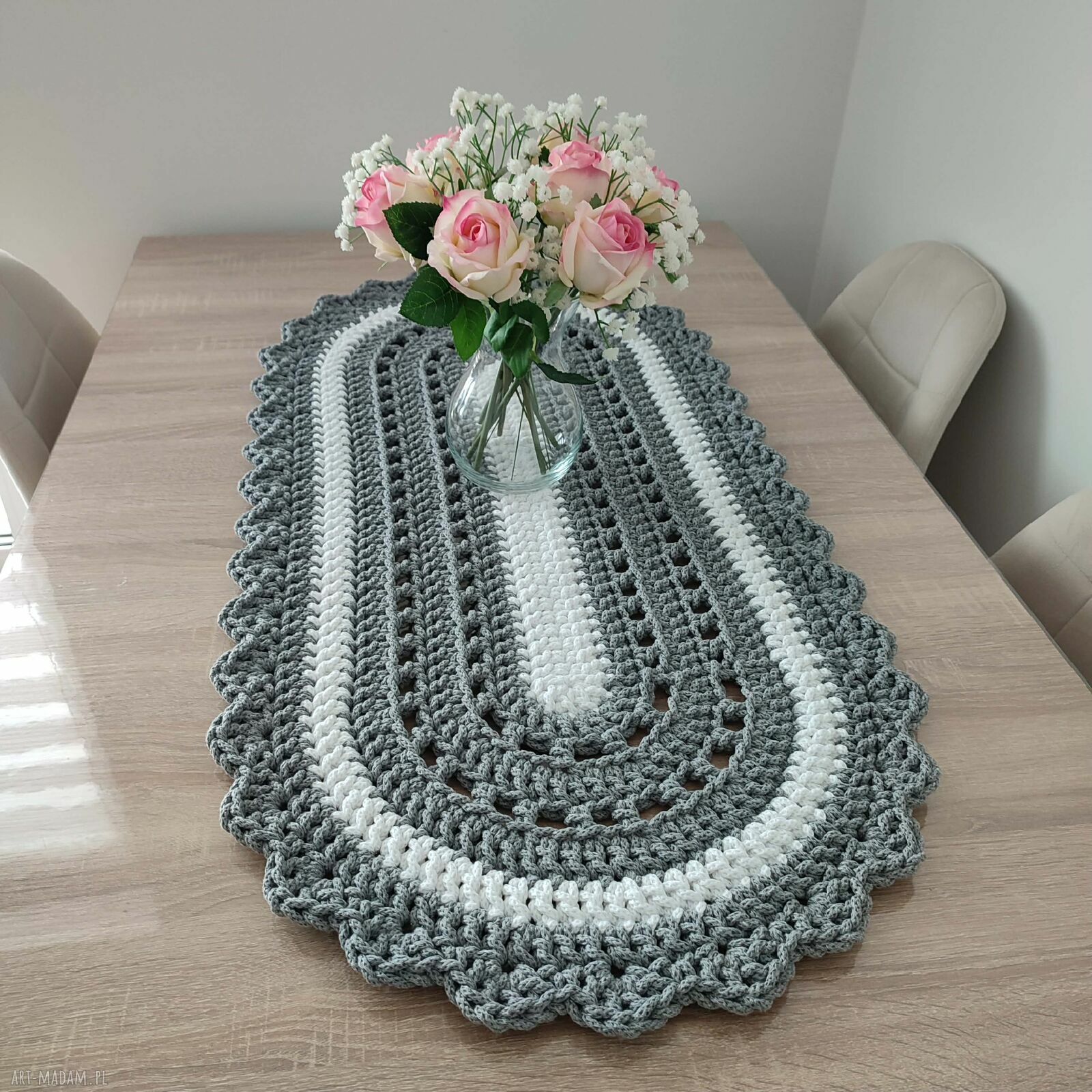Ręcznie szydełkowany bieżnik owalny 50x100 cm ze sznurka bawełnianego