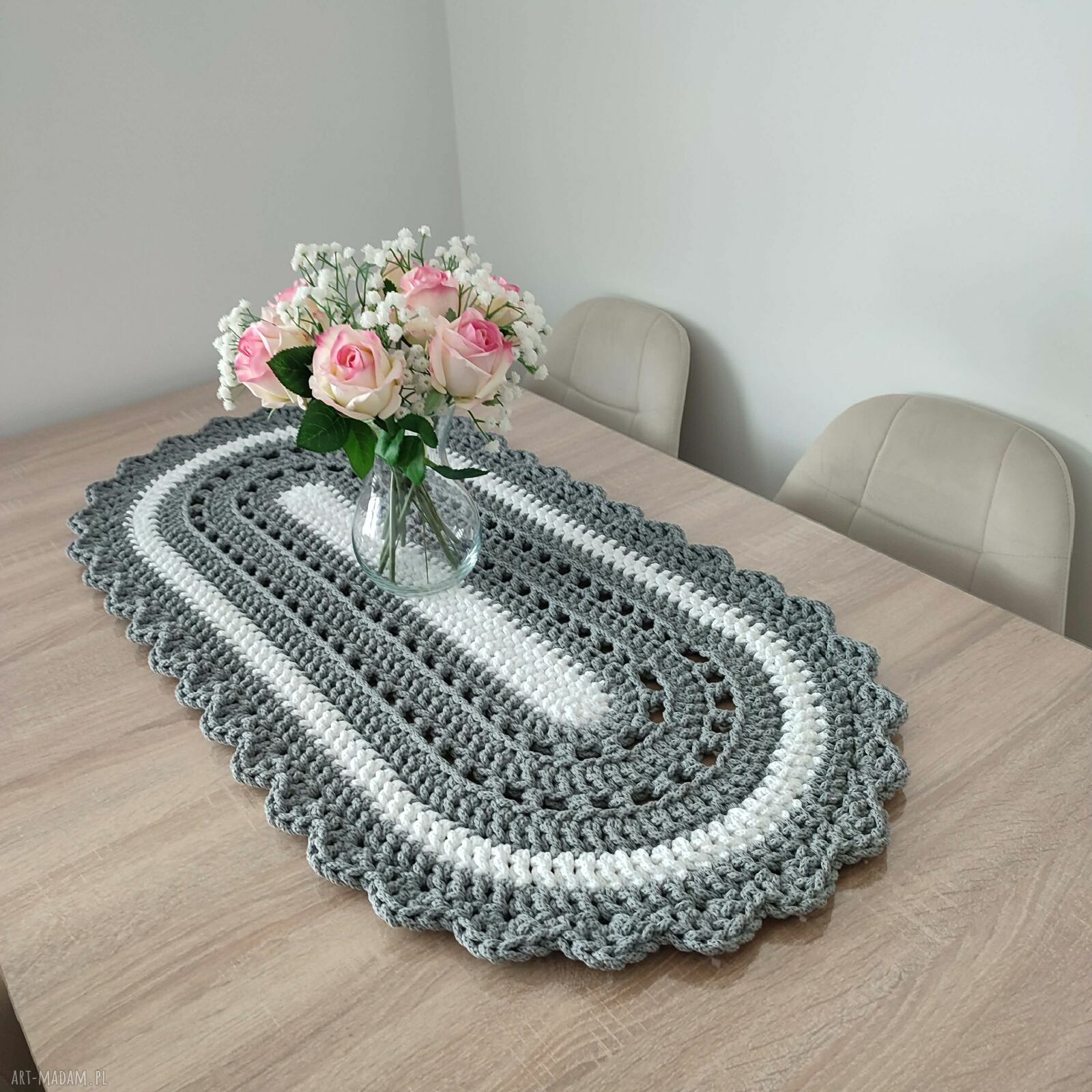 Ręcznie szydełkowany bieżnik owalny 50x100 cm ze sznurka bawełnianego