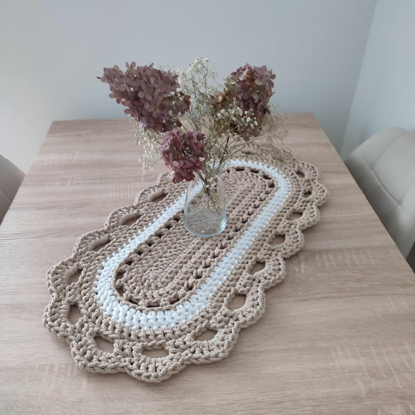 Ręcznie szydełkowany bieżnik owalny 40x75 cm ze sznurka bawełnianego