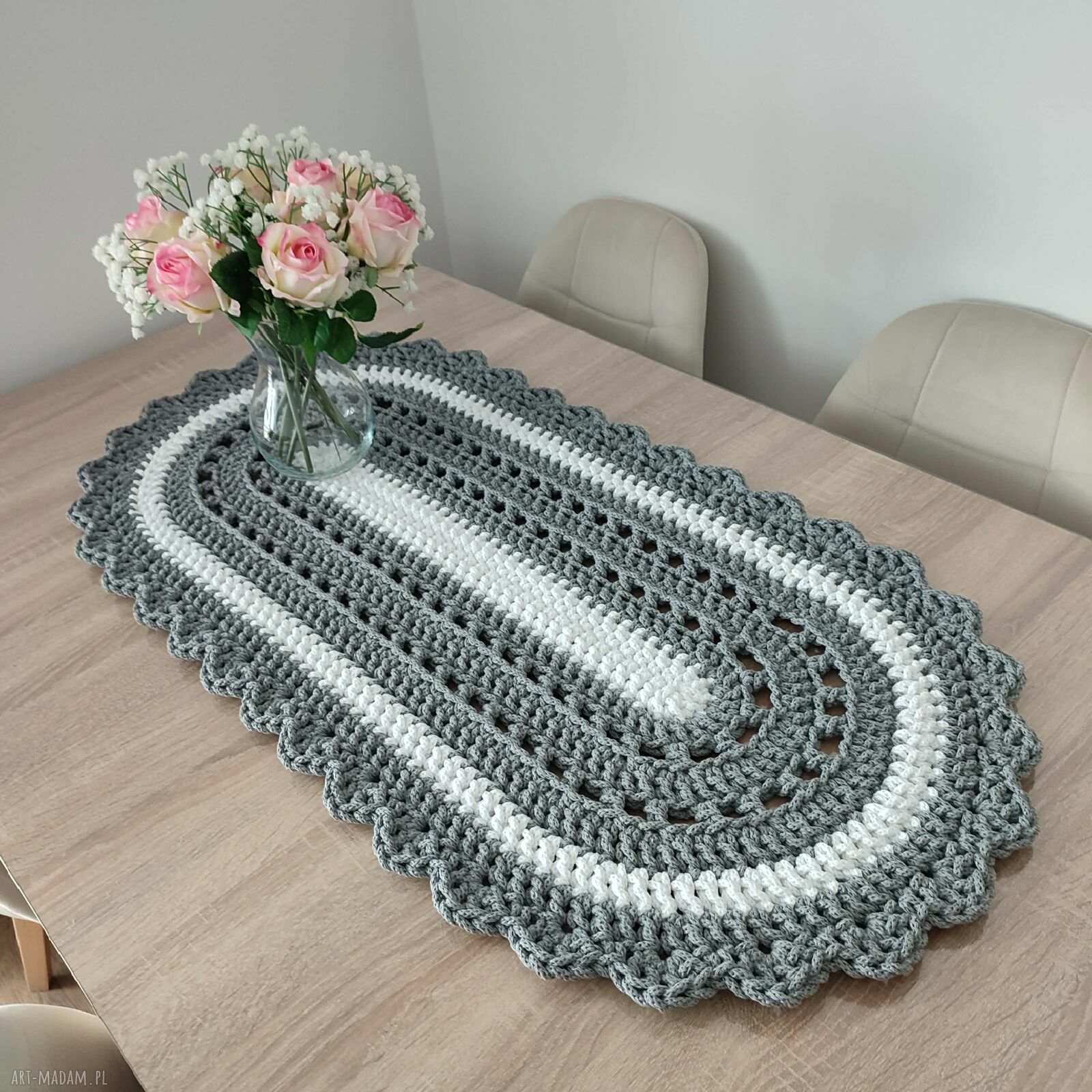 Ręcznie szydełkowany bieżnik owalny 50x100 cm ze sznurka bawełnianego