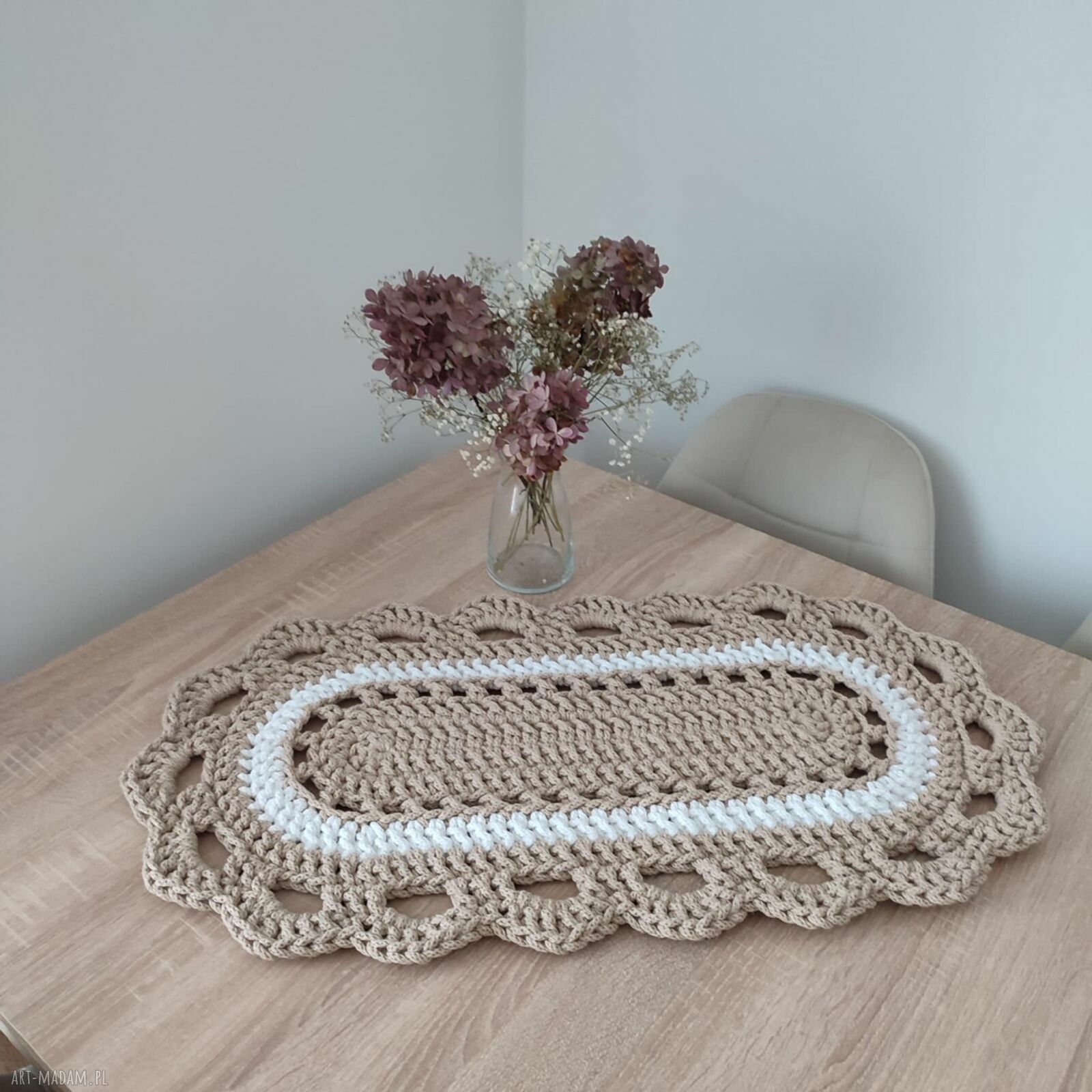 Ręcznie szydełkowany bieżnik owalny 40x75 cm ze sznurka bawełnianego