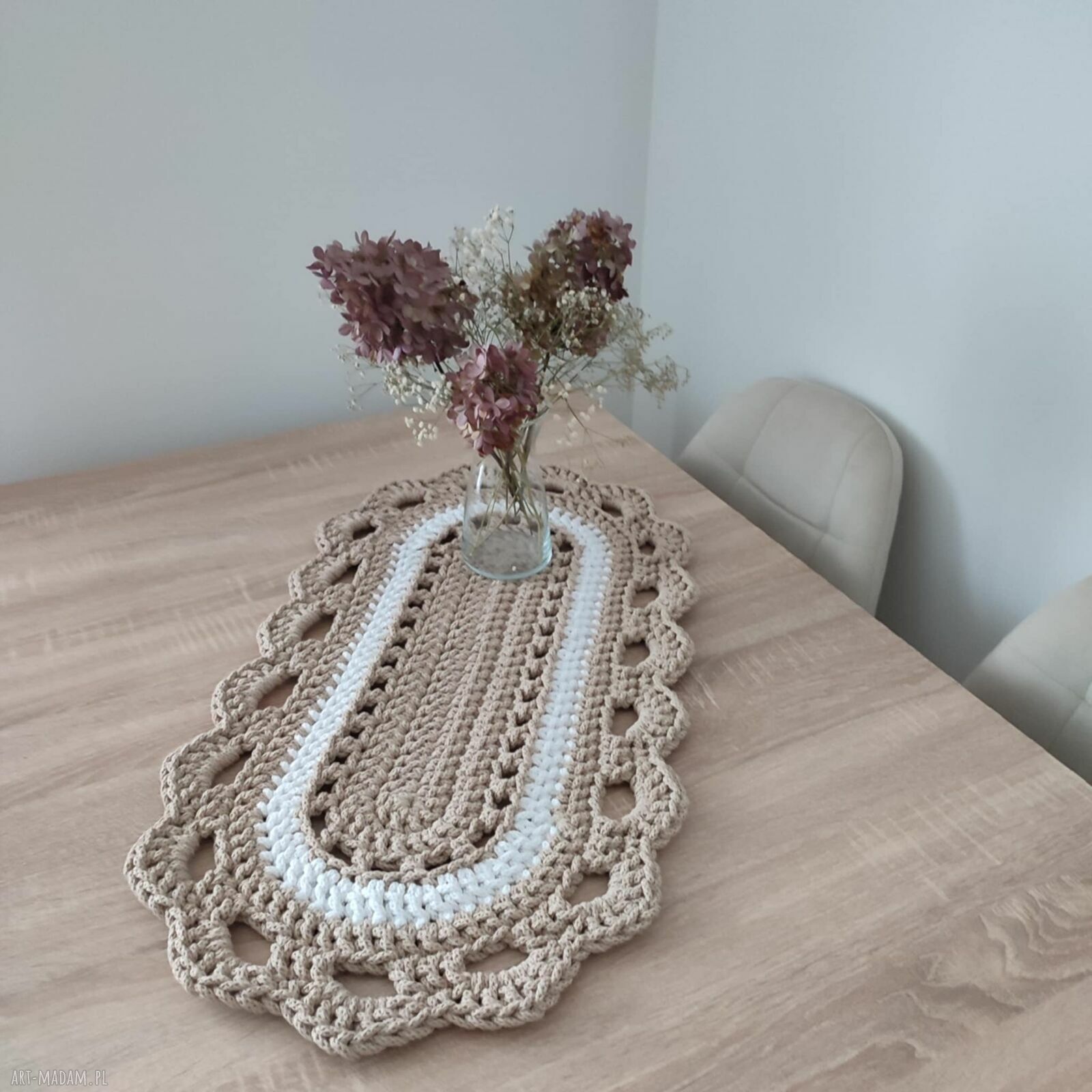 Ręcznie szydełkowany bieżnik owalny 40x75 cm ze sznurka bawełnianego