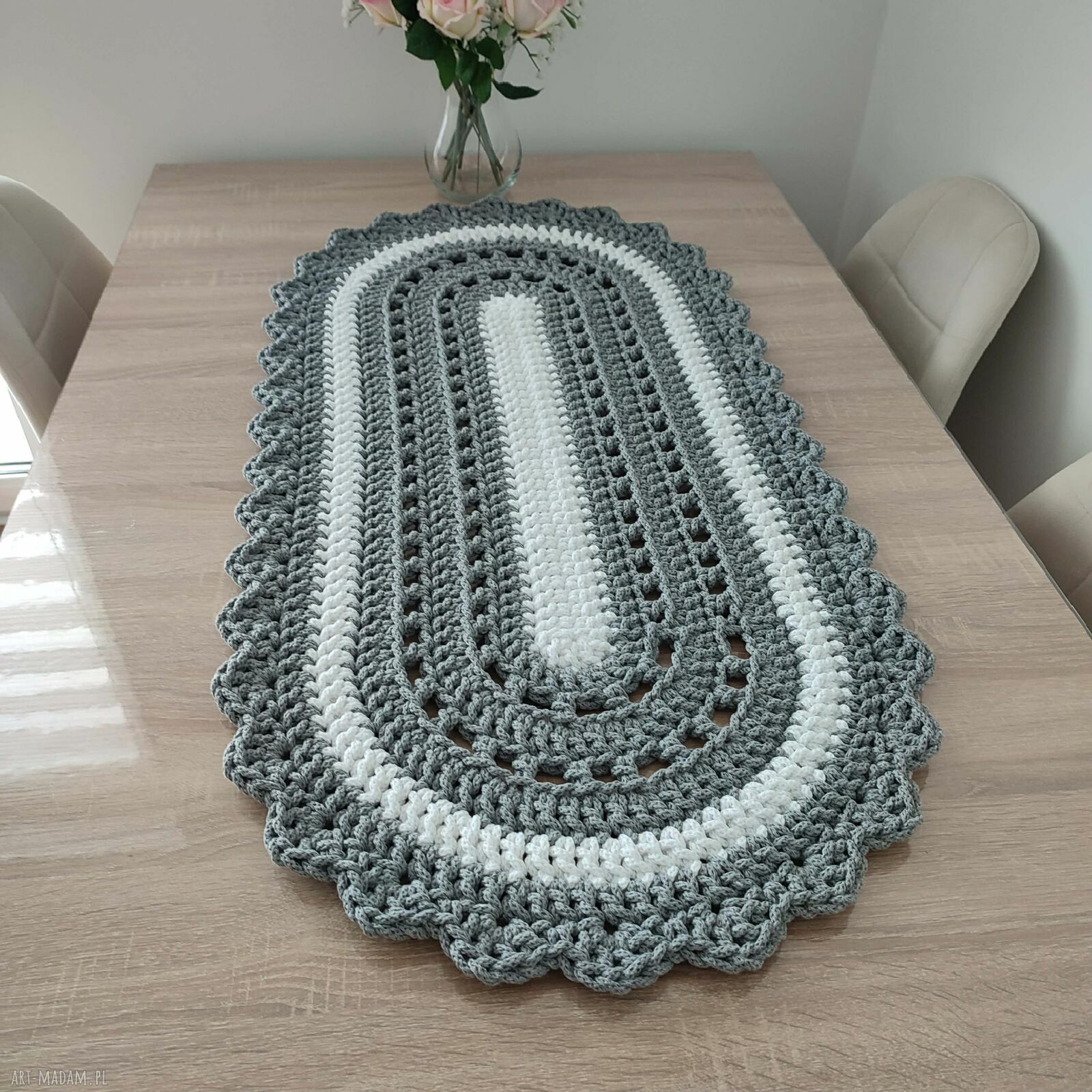 Ręcznie szydełkowany bieżnik owalny 50x100 cm ze sznurka bawełnianego