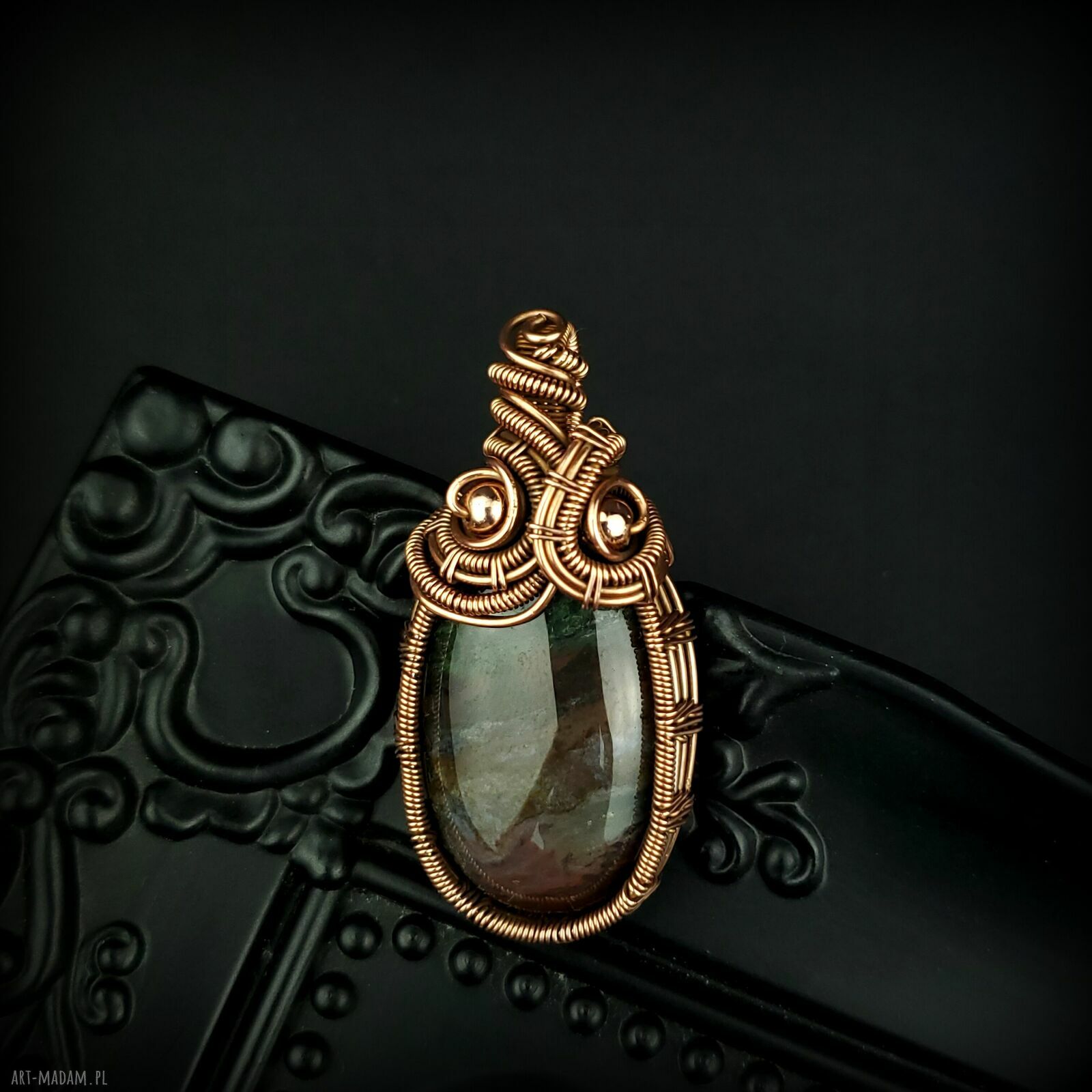 Wisiorek z agatem w technice wire wrapping