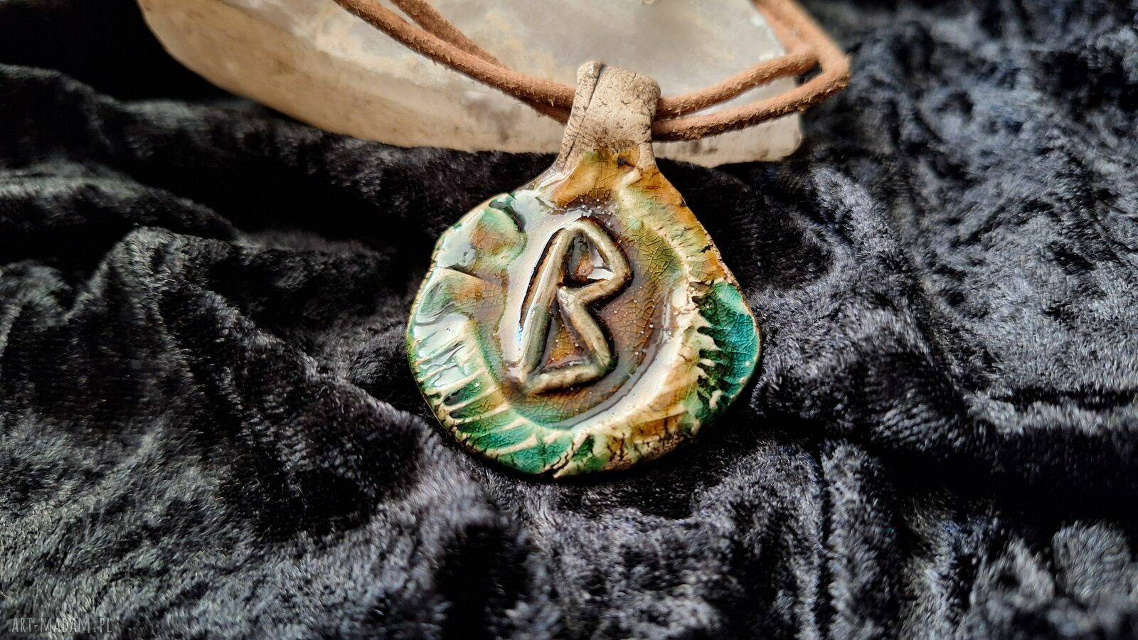 Ceramiczny wisior amulet Runa Berkano (Wzrost i Nowe Początki)