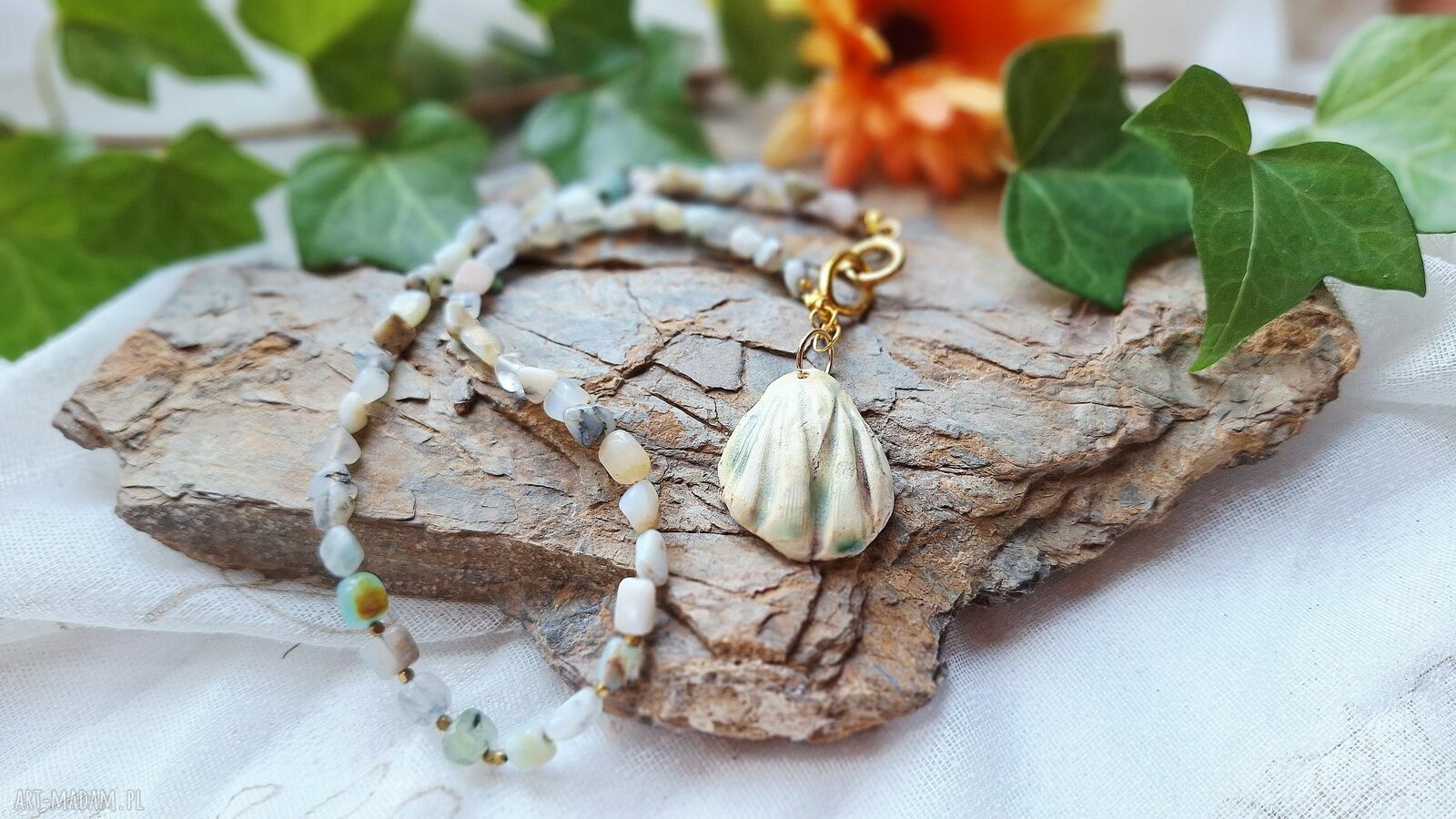 Naszyjnik z ceramiczną muszelką i amazonitem handmade