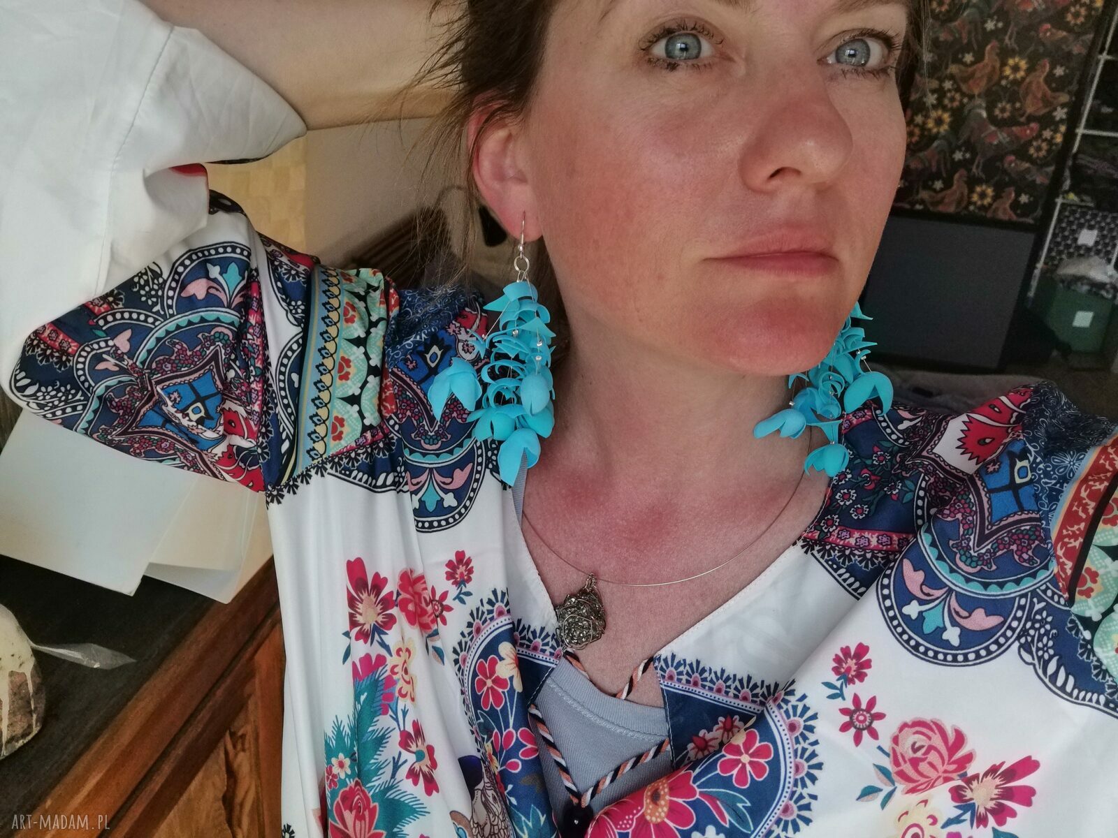 Kolczyki boho błękitne z piór - lekkie i bujne