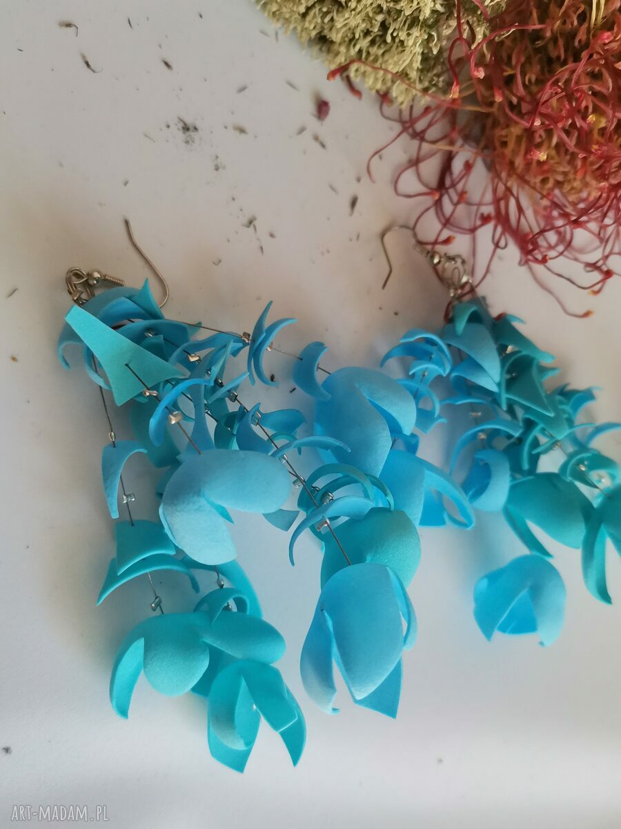 Kolczyki boho błękitne z piór - lekkie i bujne