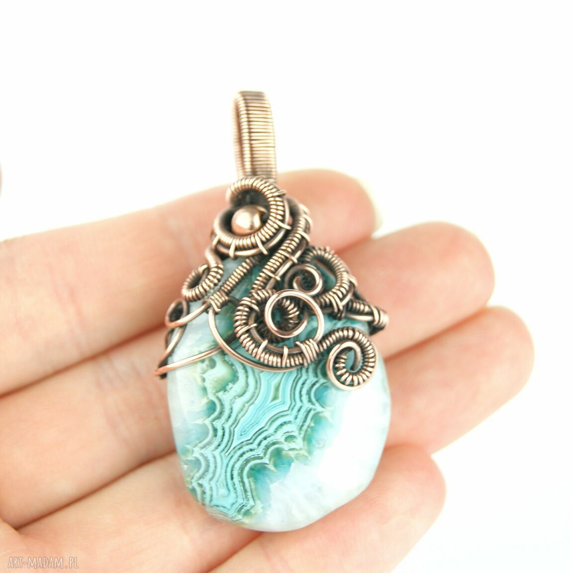 Błękitny agat - wisiorek wire wrapping z oksydowanej miedzi