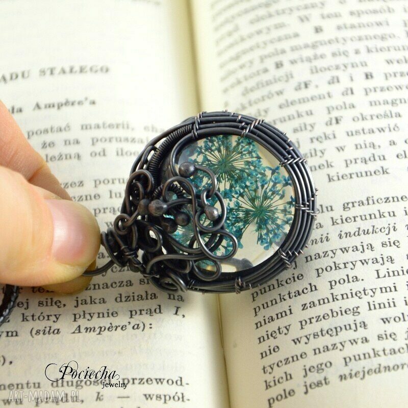 Niebieskie kwiaty w szkle - naszyjnik wire wrapping z miedzi