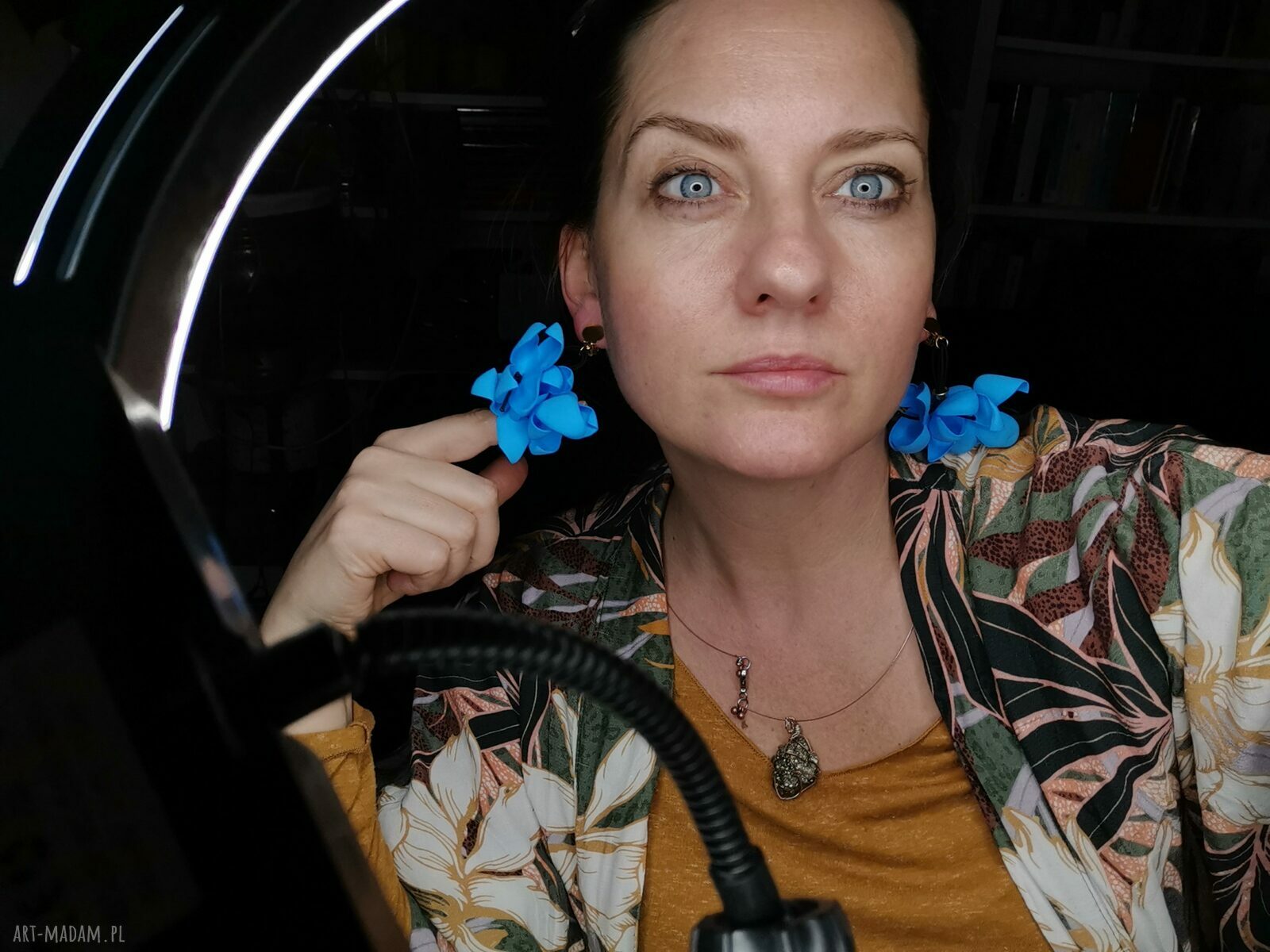 Klipsy niebieskie lekkie kwiaty Frida - boho i ślubne