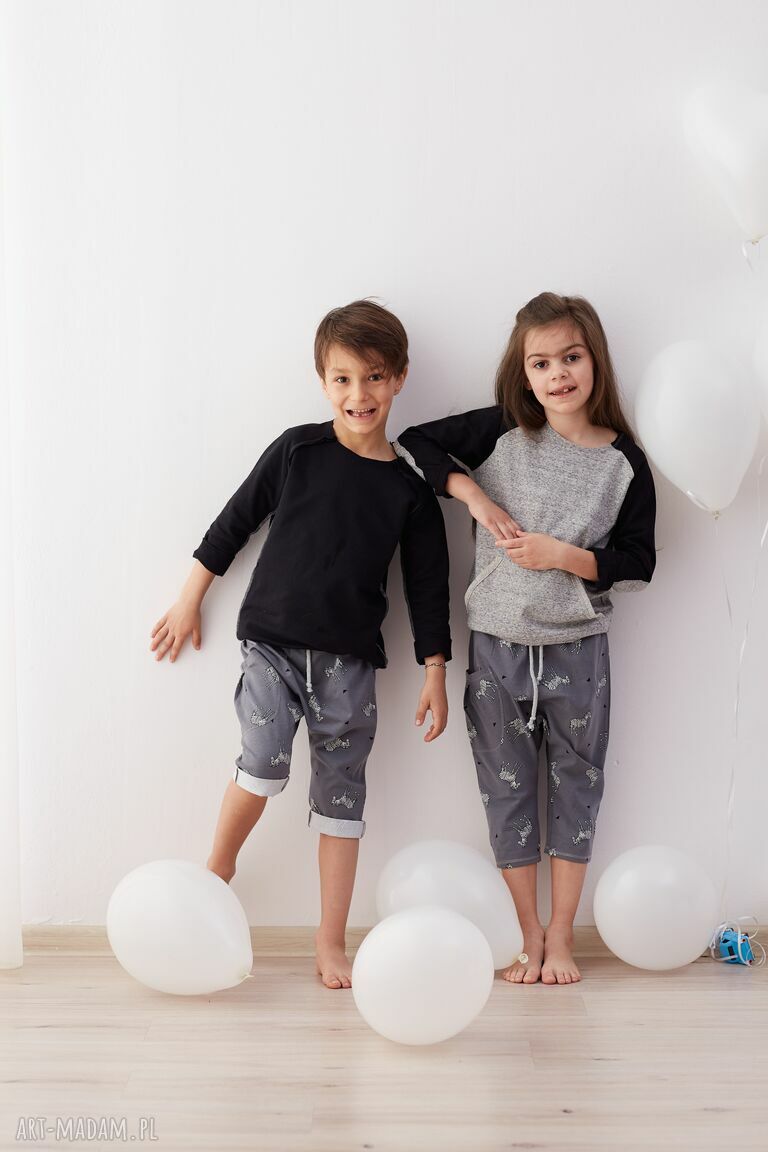 Czarna bluza raglan dla dziecka z surowym wykończeniem - Cudi KIDS