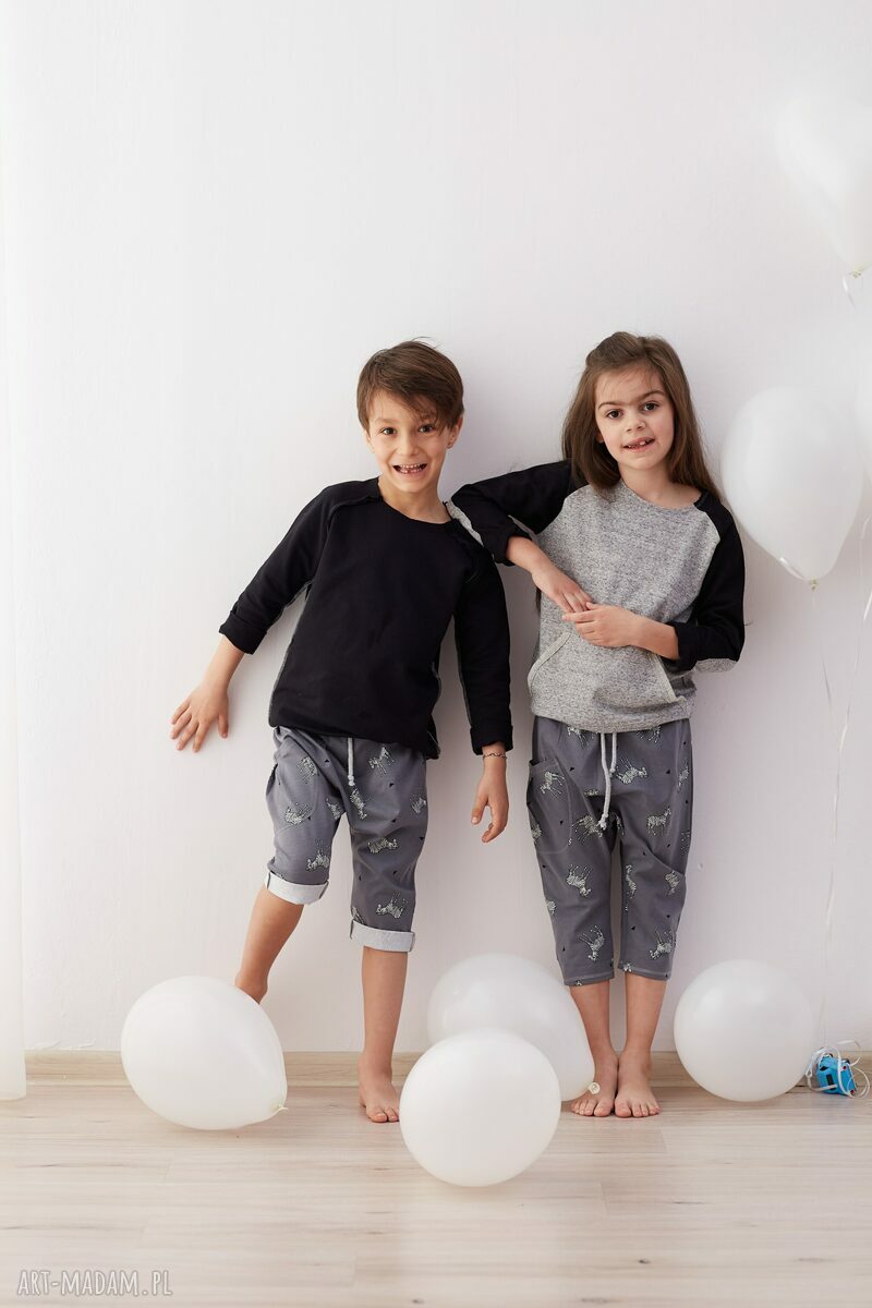 Czarna bluza raglan dla dziecka z surowym wykończeniem - Cudi KIDS