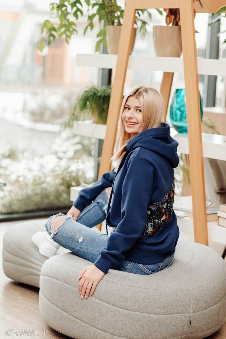 bluzy: Bluza Clasic kangurka granatowa ręcznie wykonane