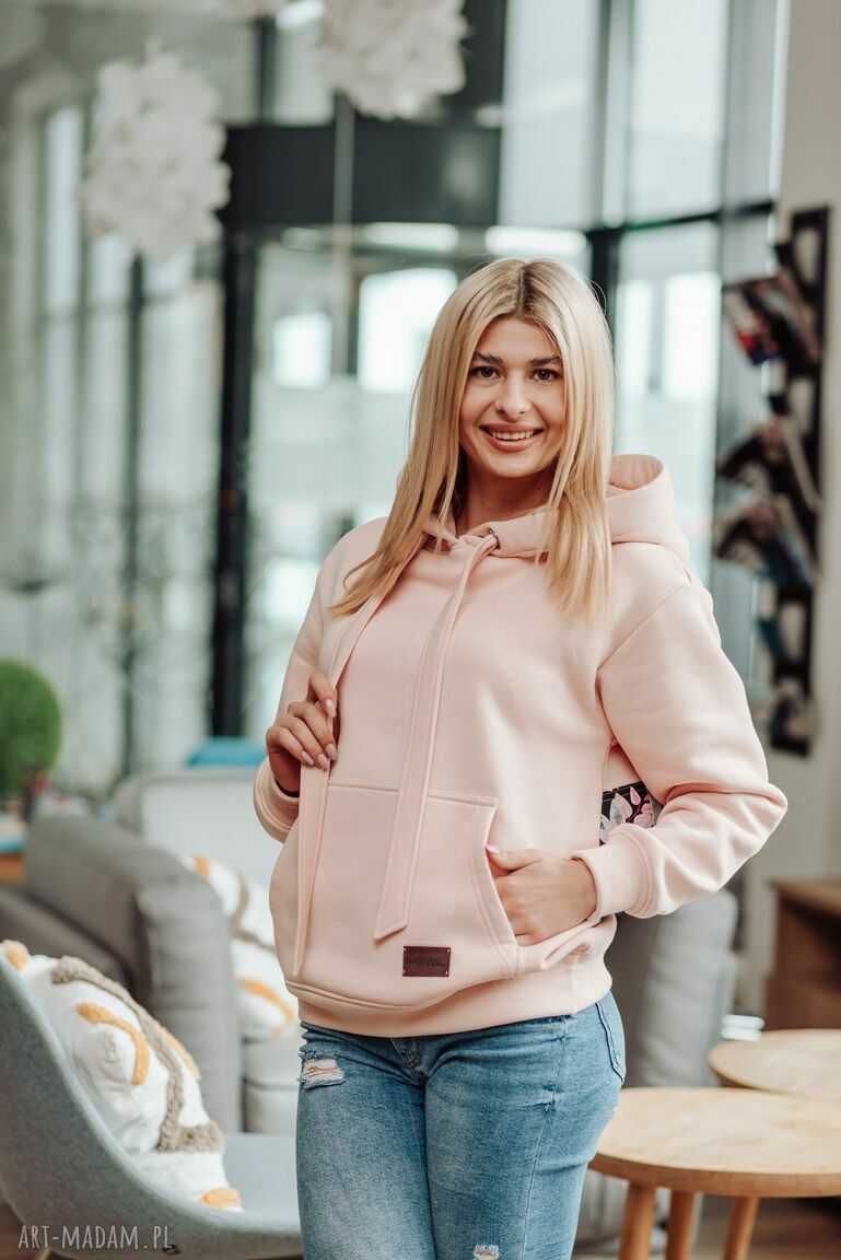 Ręcznie szyta bluza damska kangurka z kapturem w pudrowym różu