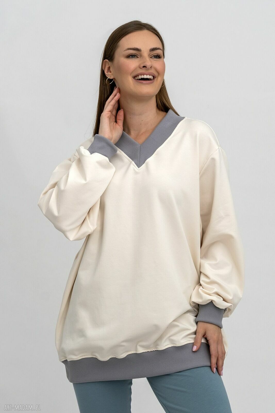 Bluza Comfort Wanilia OVERSIZE do dekoltu w serek